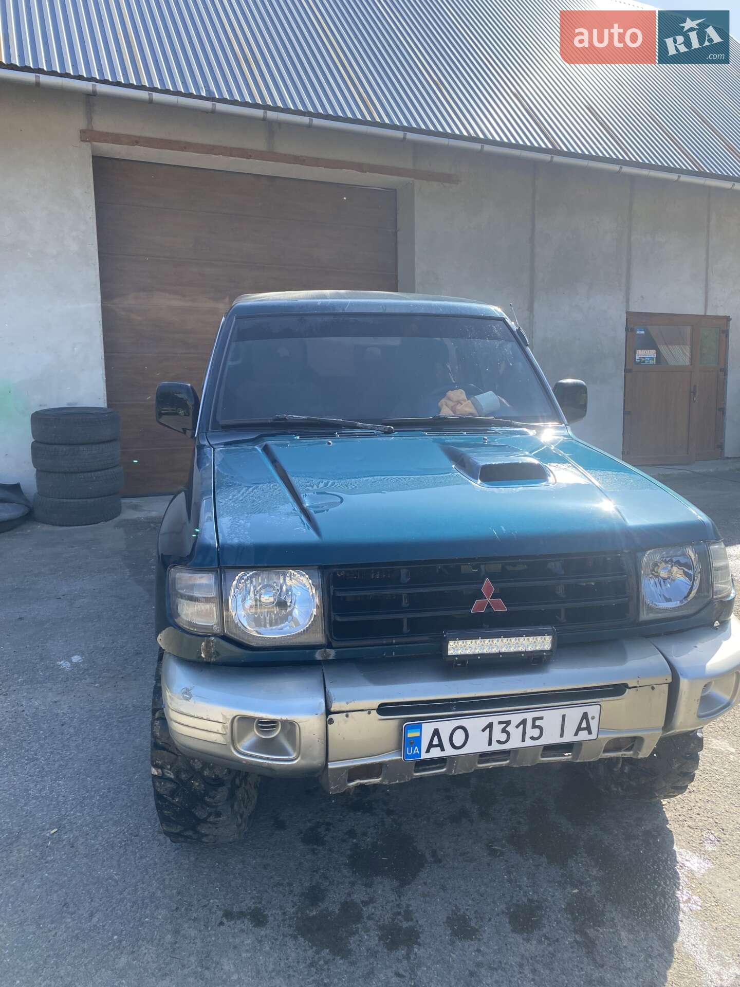 MITSUBISHI PAJERO 2002