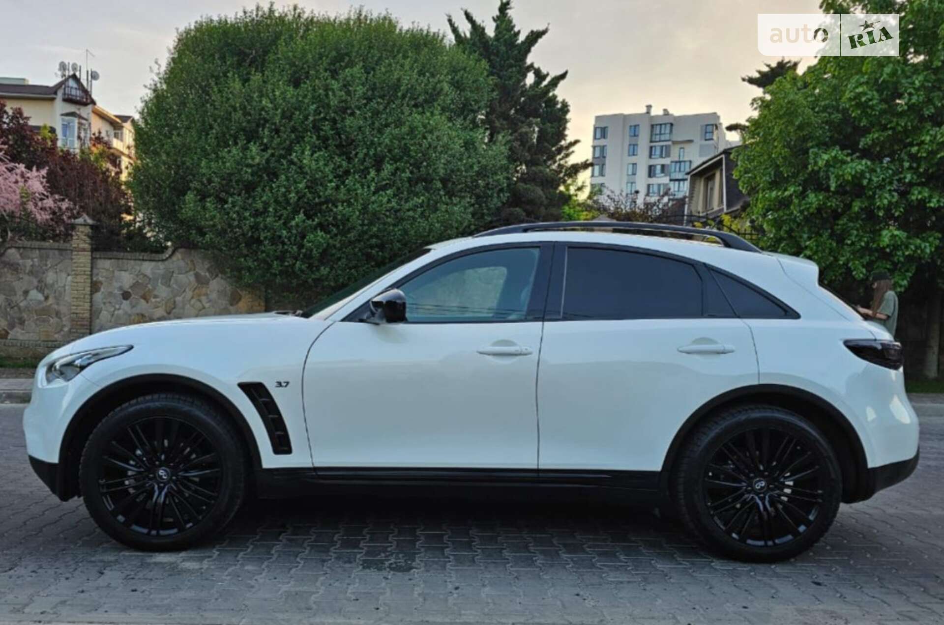 INFINITI QX70 2016