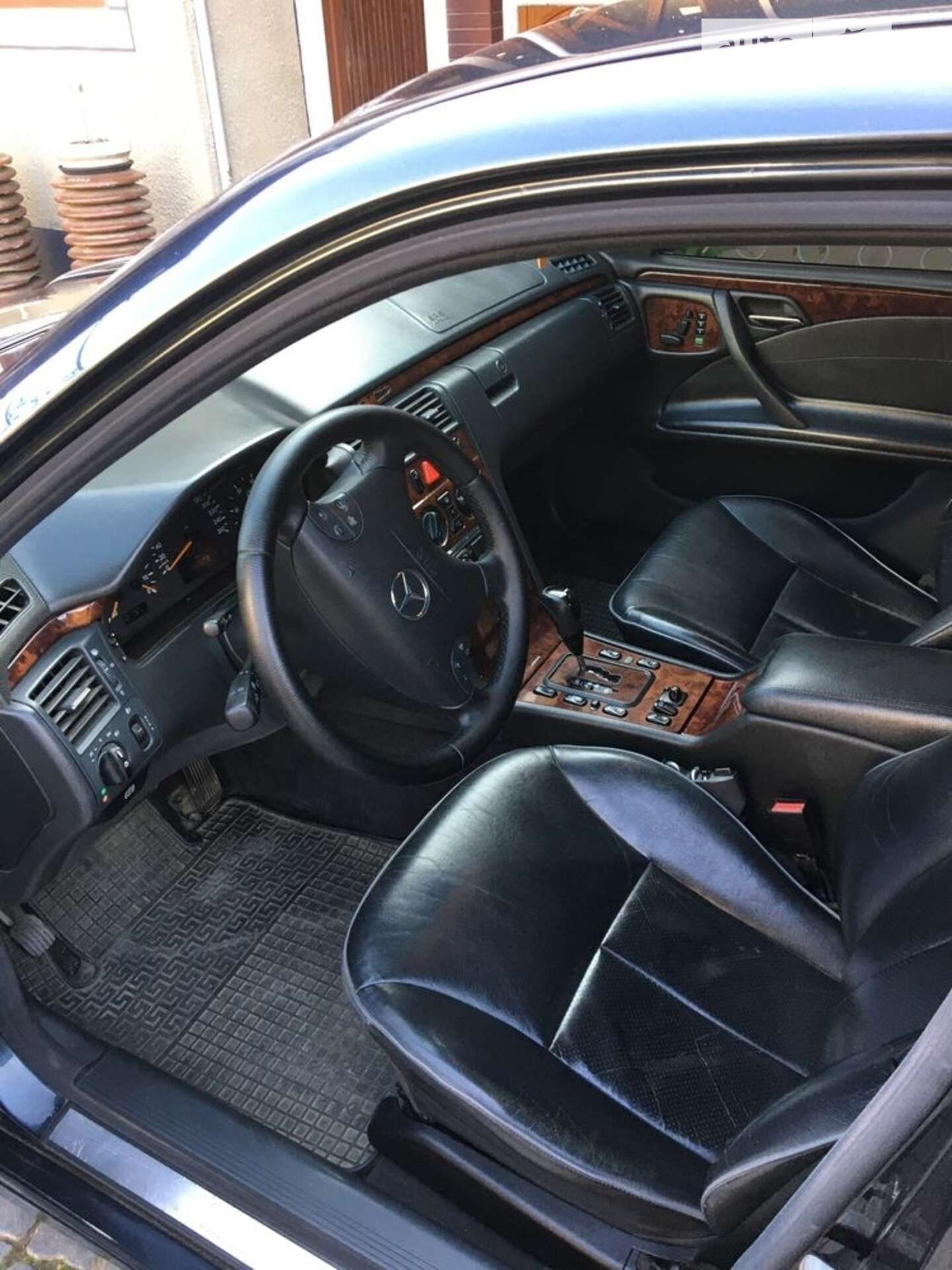 MERCEDES-BENZ E 320 2001