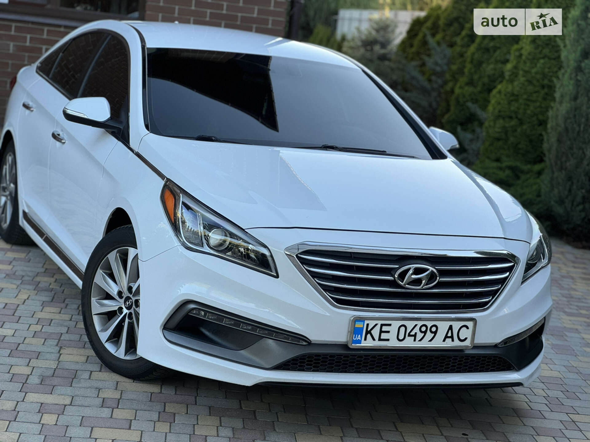 Головне фото звіту автомобіля HYUNDAI SONATA 2015