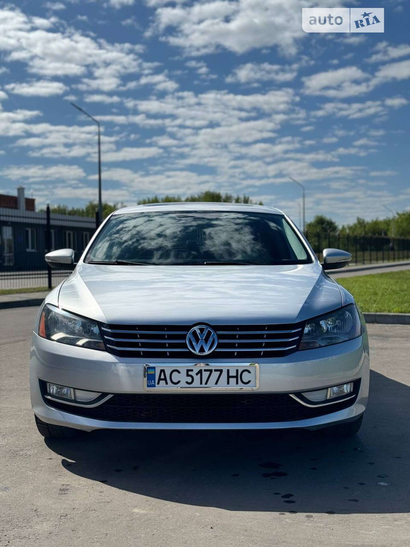 VOLKSWAGEN PASSAT 2011