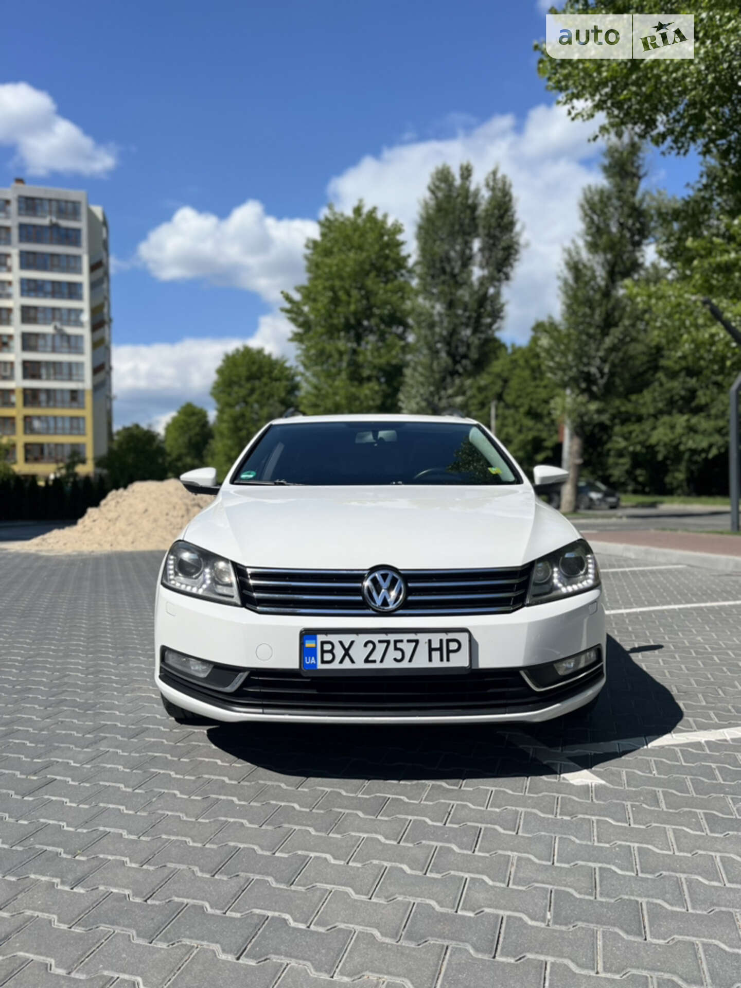 VOLKSWAGEN PASSAT 2011