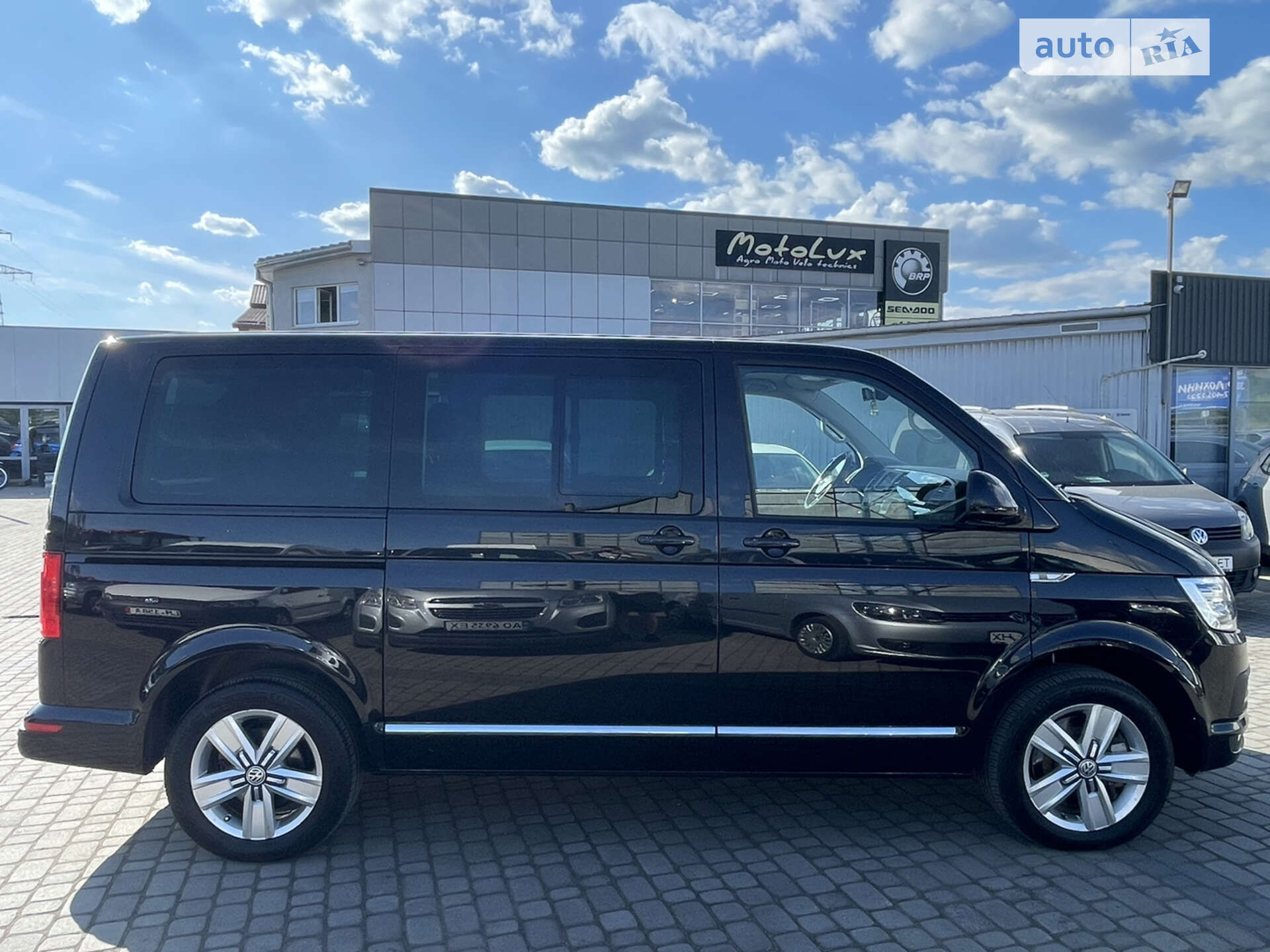 VOLKSWAGEN MULTIVAN 2017