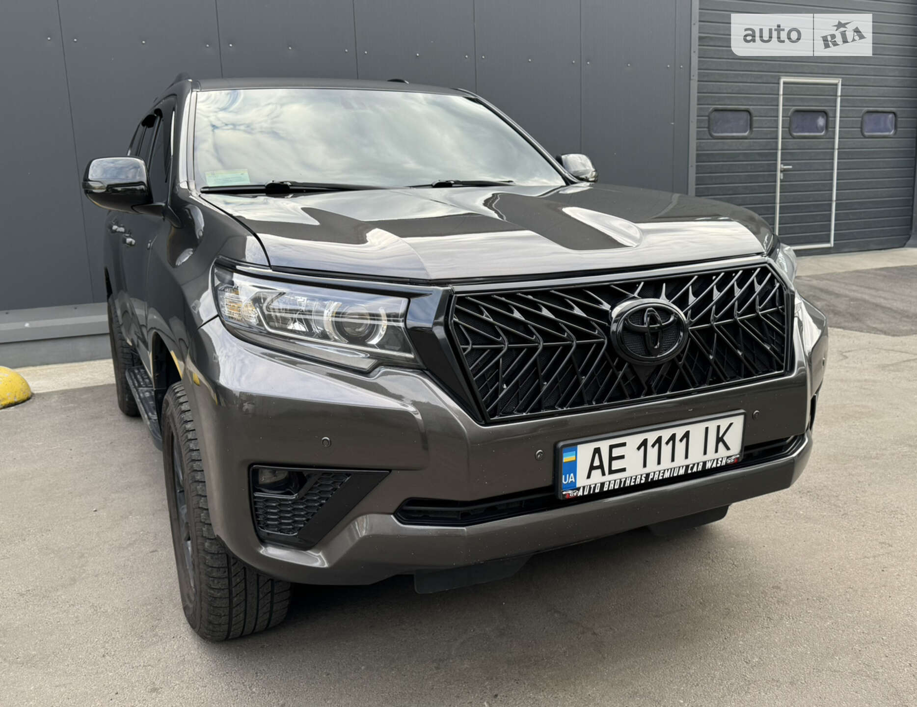 TOYOTA LAND CRUISER