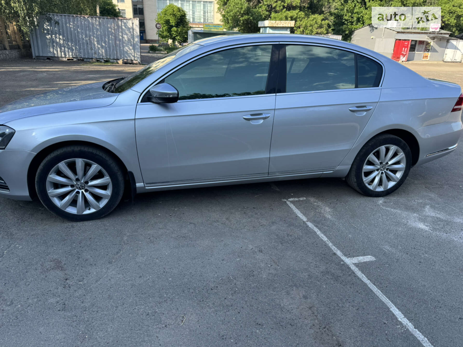 VOLKSWAGEN PASSAT 2011