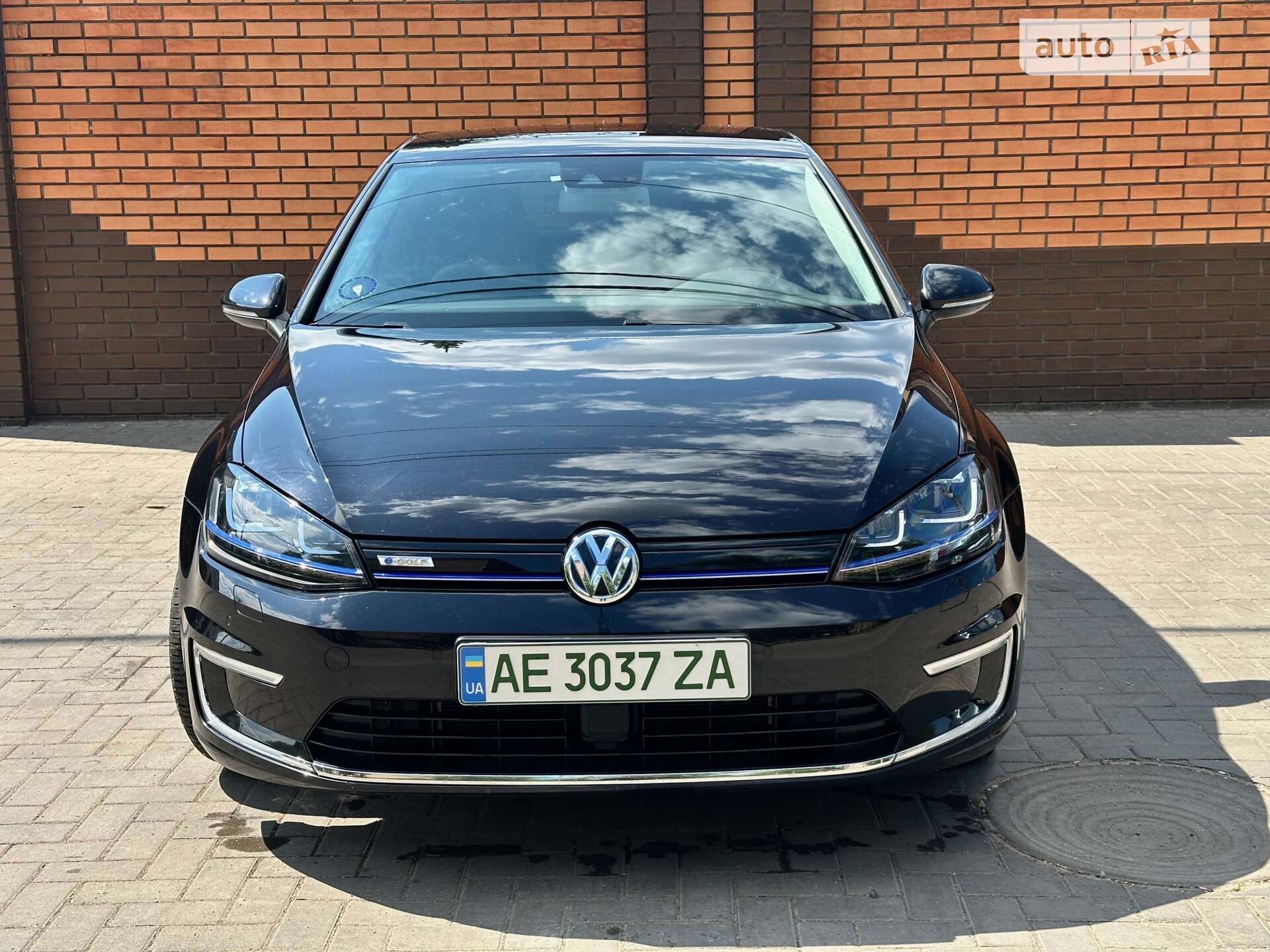 VOLKSWAGEN E-GOLF 2016