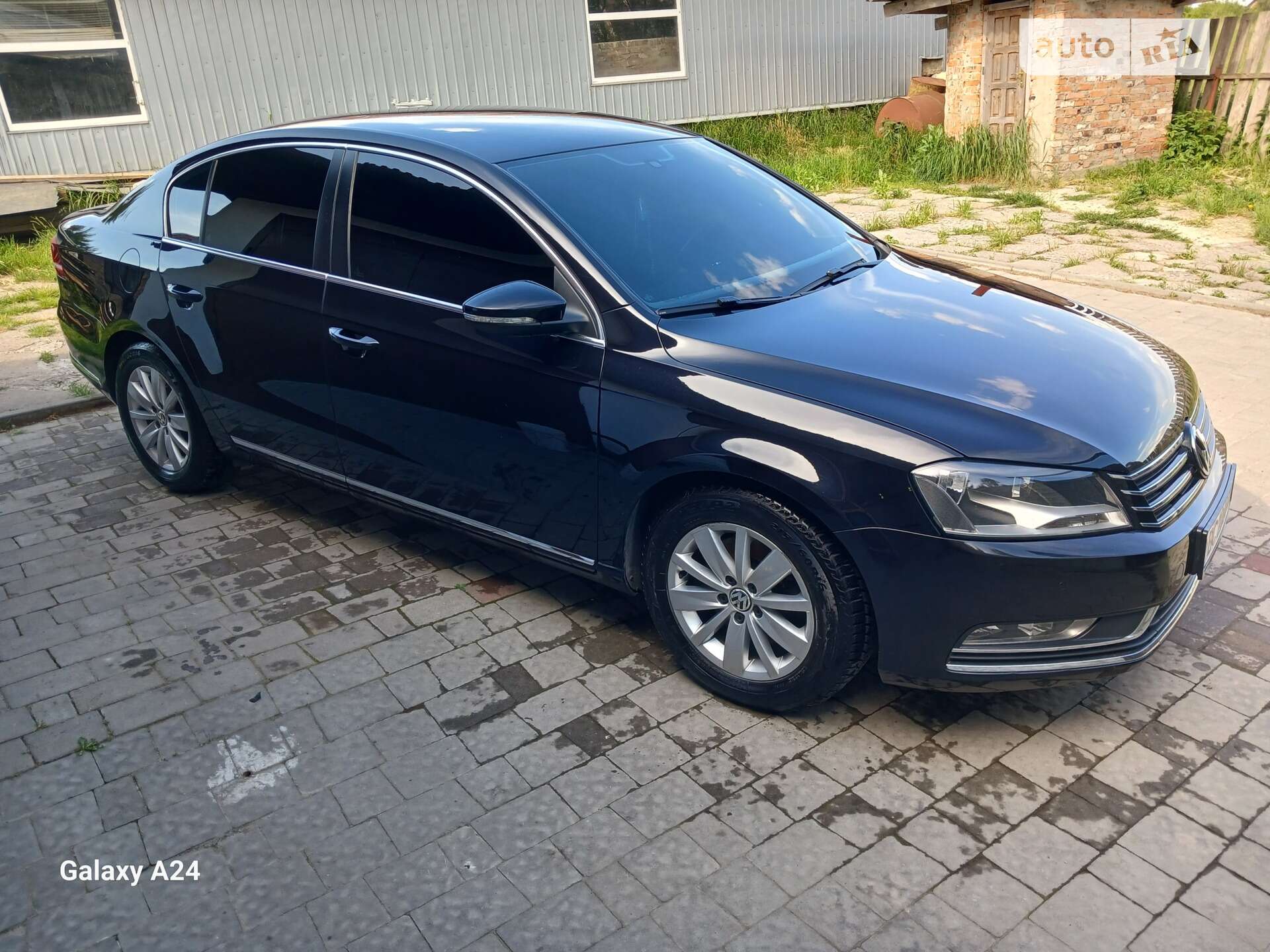 VOLKSWAGEN PASSAT 2011
