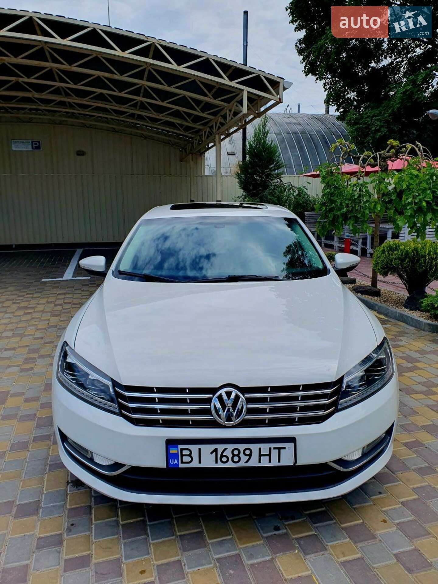 VOLKSWAGEN PASSAT 2011