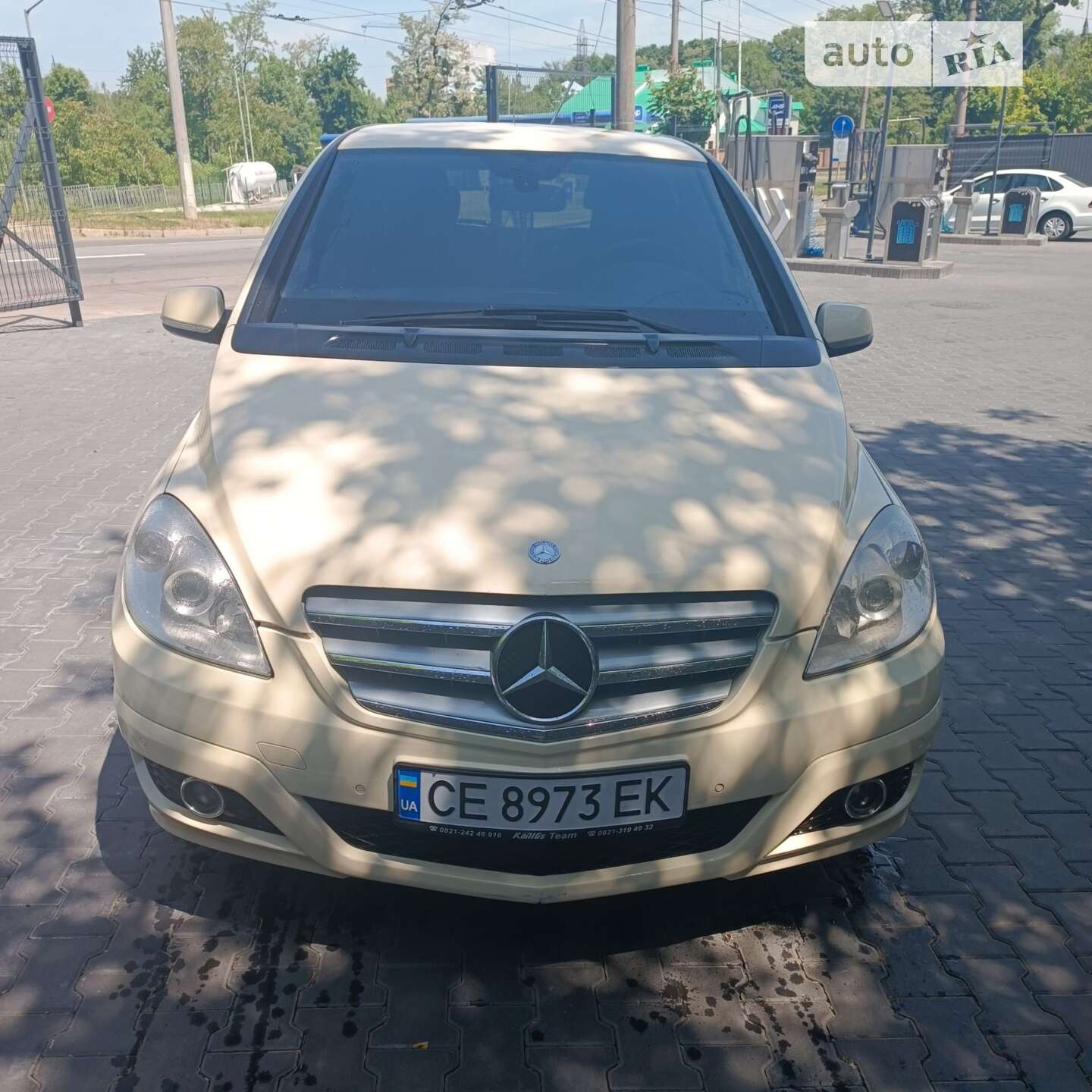 MERCEDES-BENZ B 180 2011