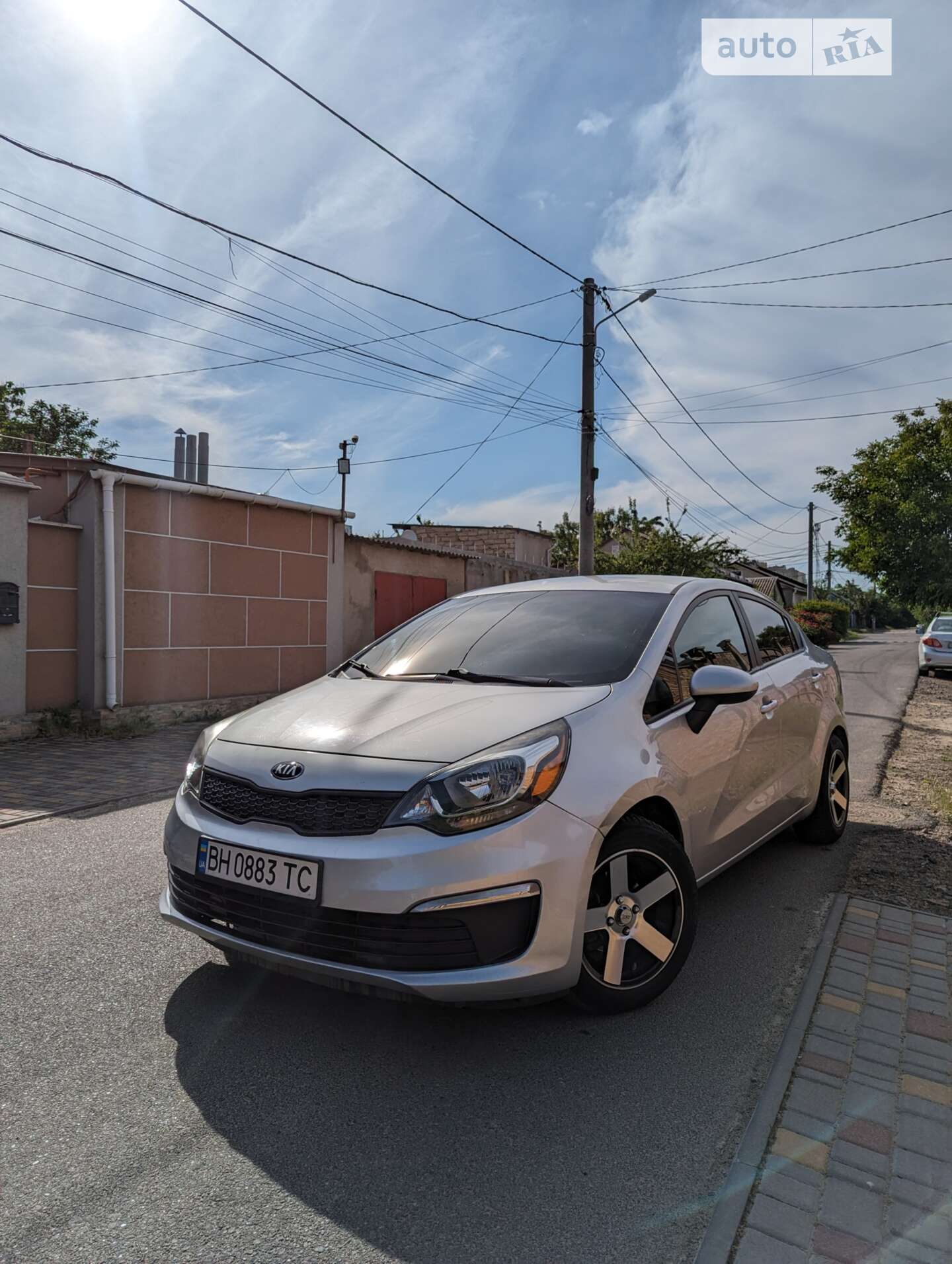 Головне фото звіту автомобіля KIA RIO 2015