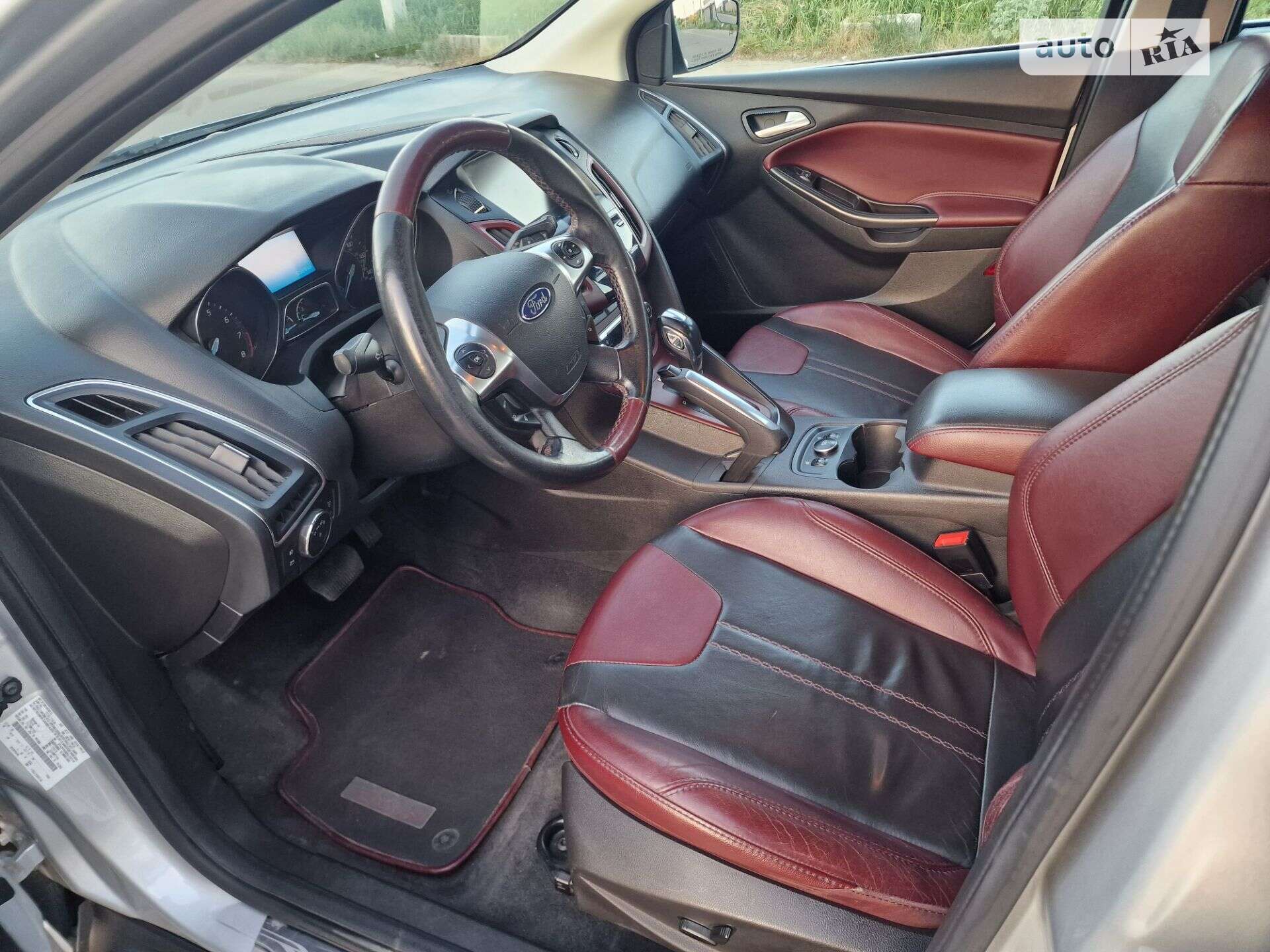 Головне фото звіту автомобіля FORD FOCUS 2012