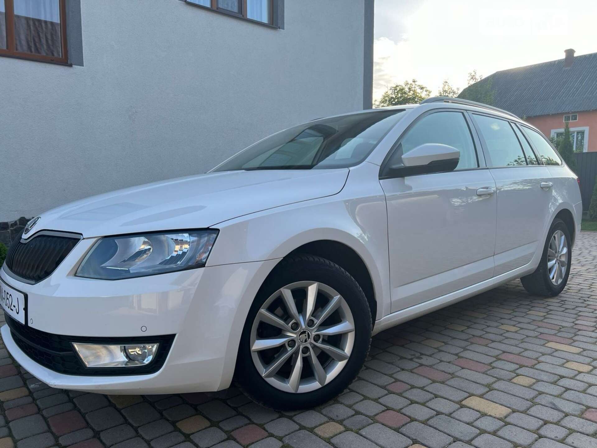 Головне фото звіту автомобіля SKODA OCTAVIA 2016