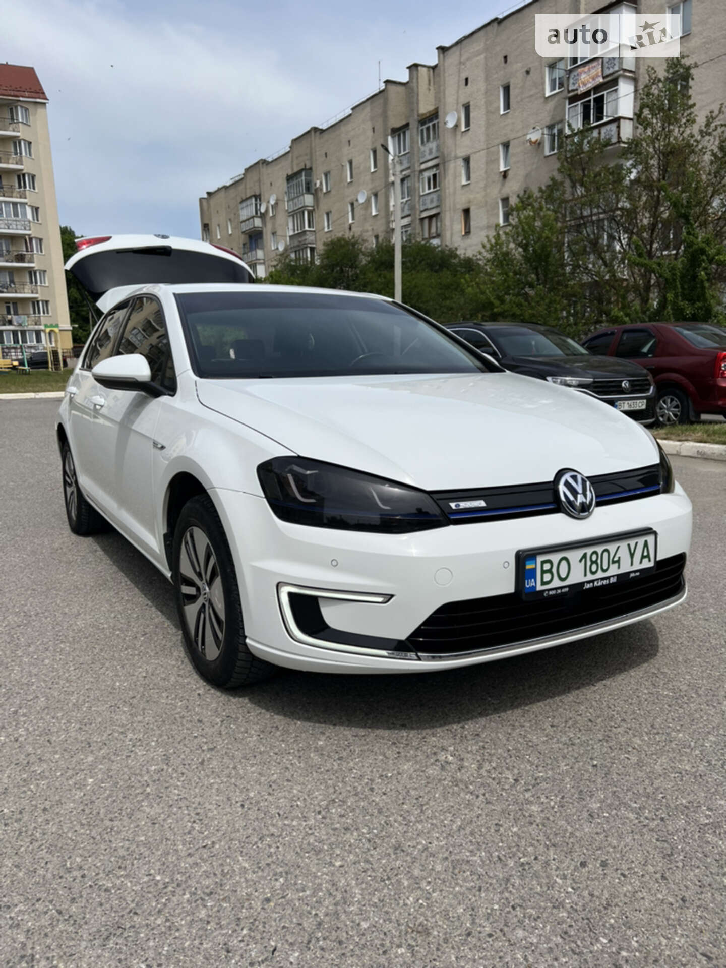 VOLKSWAGEN E-GOLF 2015
