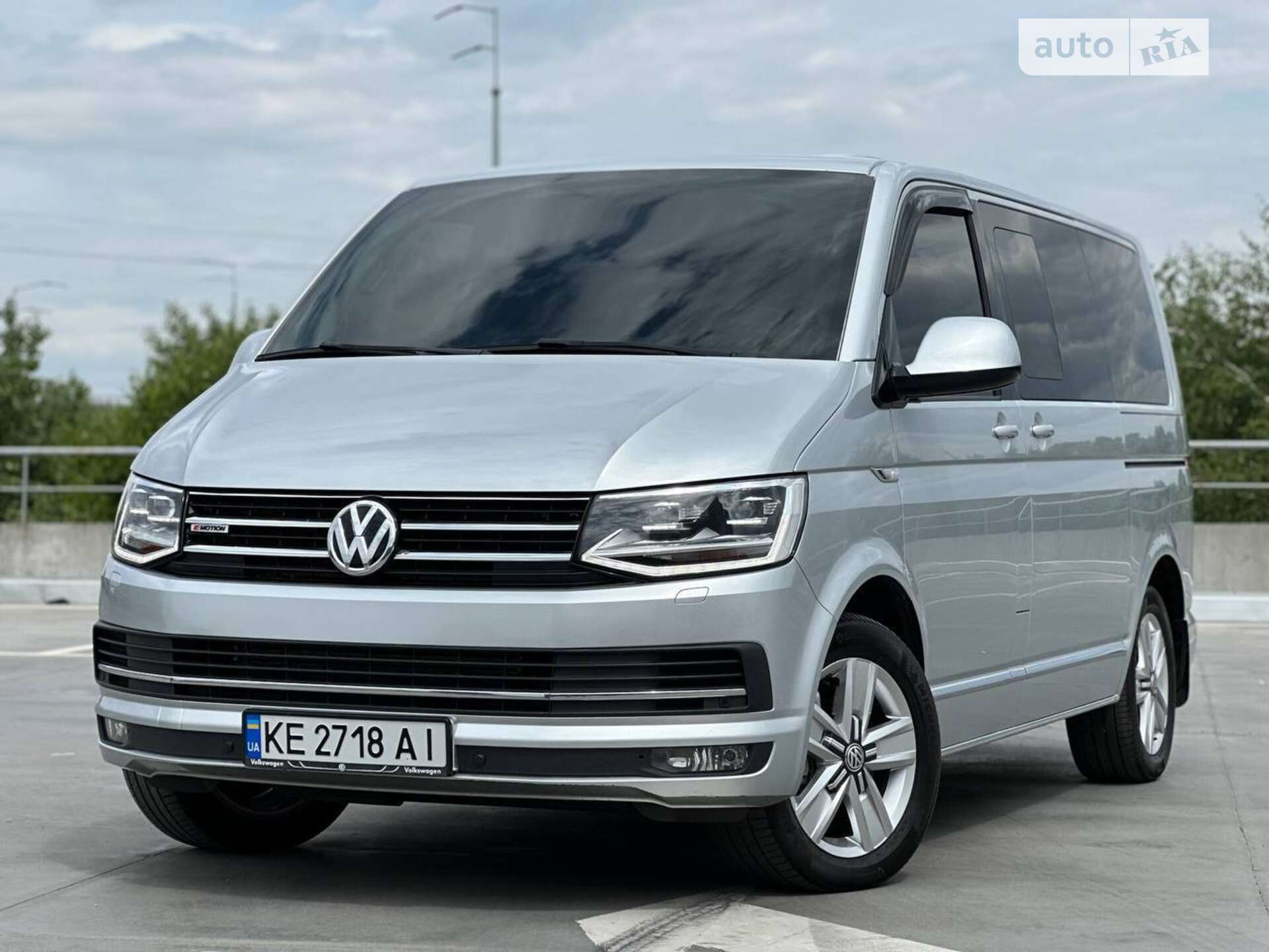 VOLKSWAGEN MULTIVAN 2015