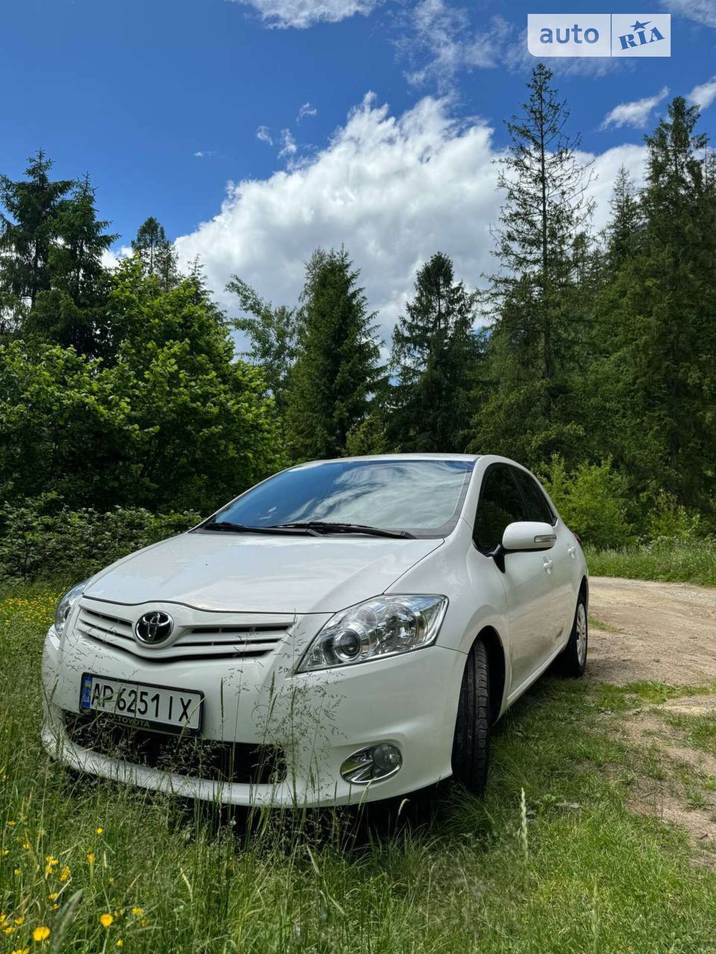 TOYOTA AURIS 2011