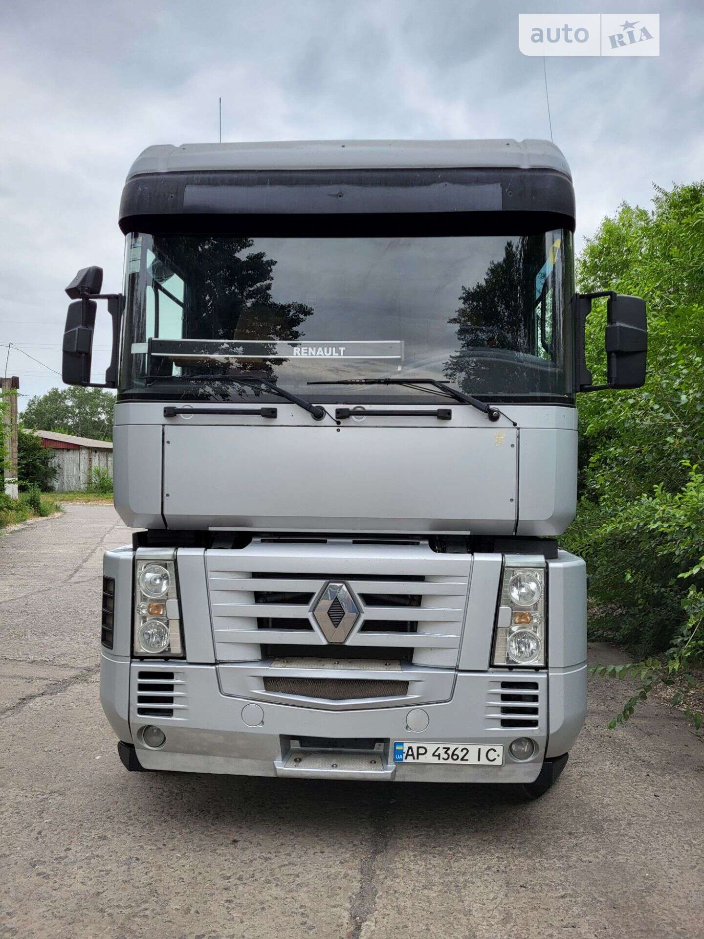 RENAULT MAGNUM 2004