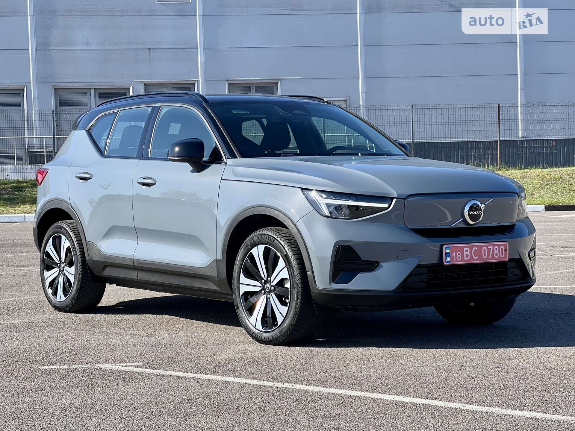 Головне фото звіту автомобіля VOLVO XC40 2023