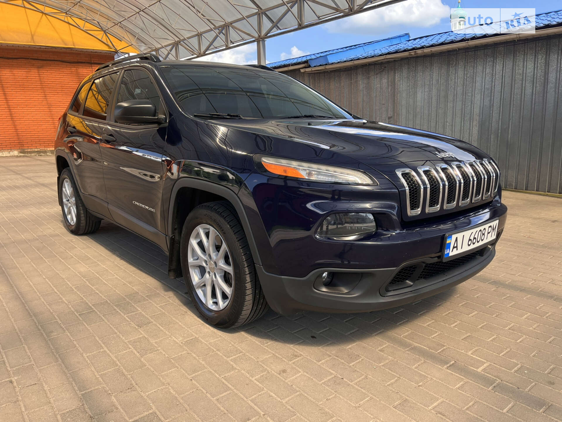 Головне фото звіту автомобіля JEEP CHEROKEE 2016