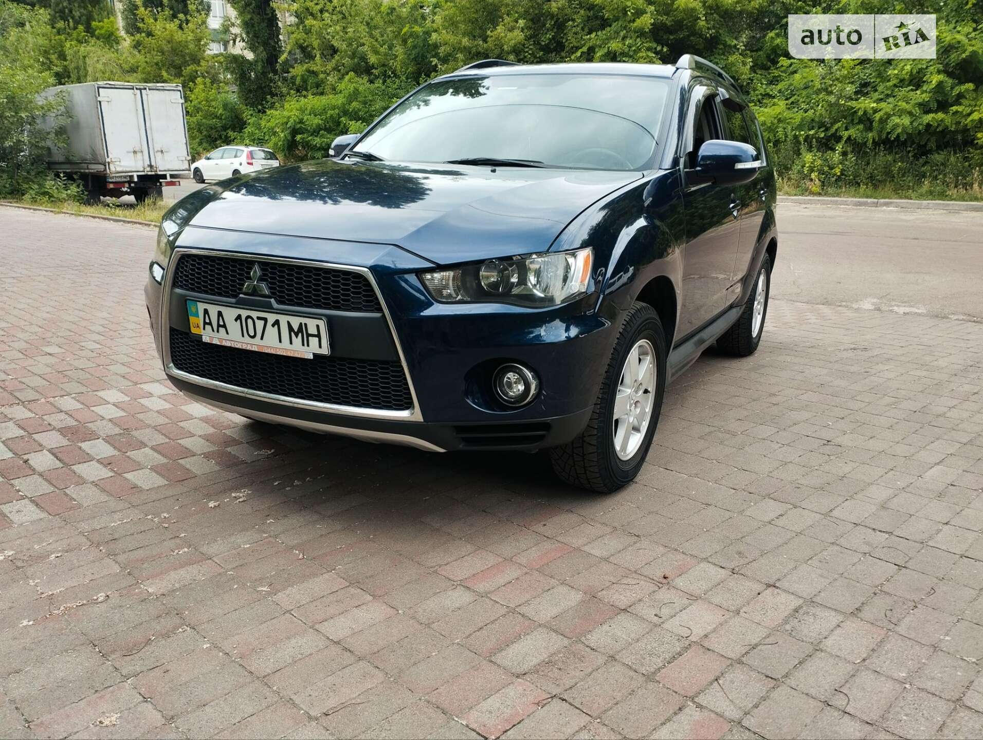 Mitsubishi Outlander XL 2012