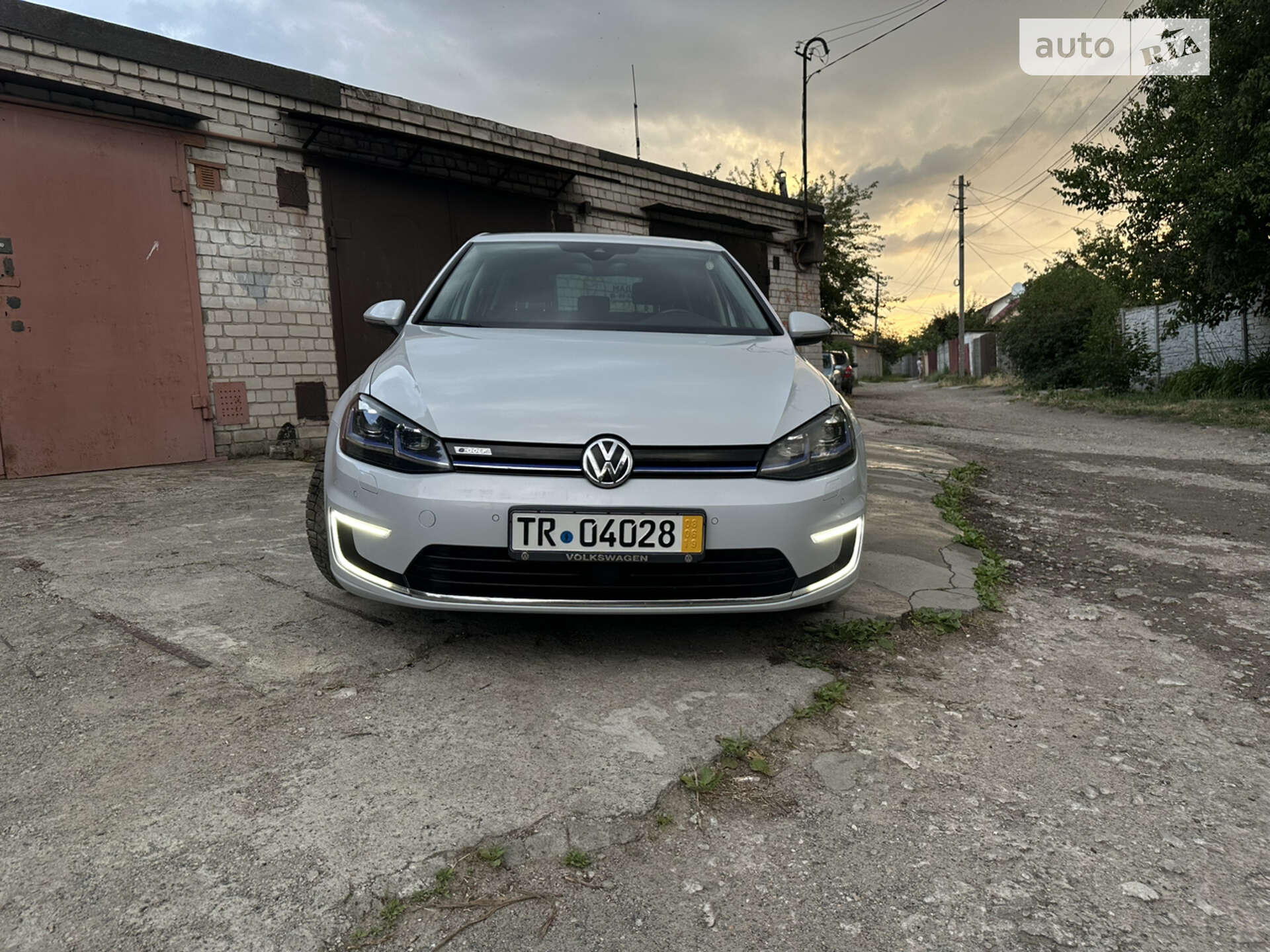 VOLKSWAGEN E-GOLF 2017