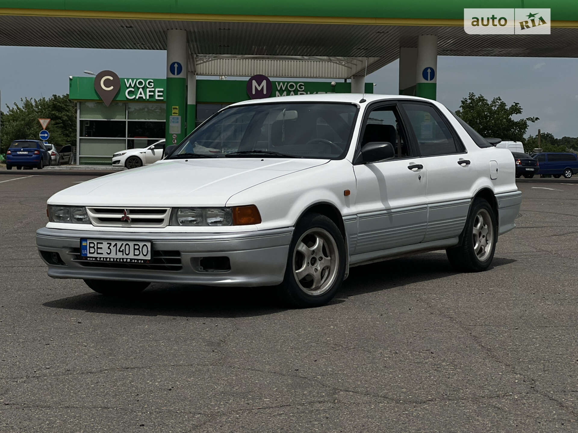 MITSUBISHI GALANT 1990