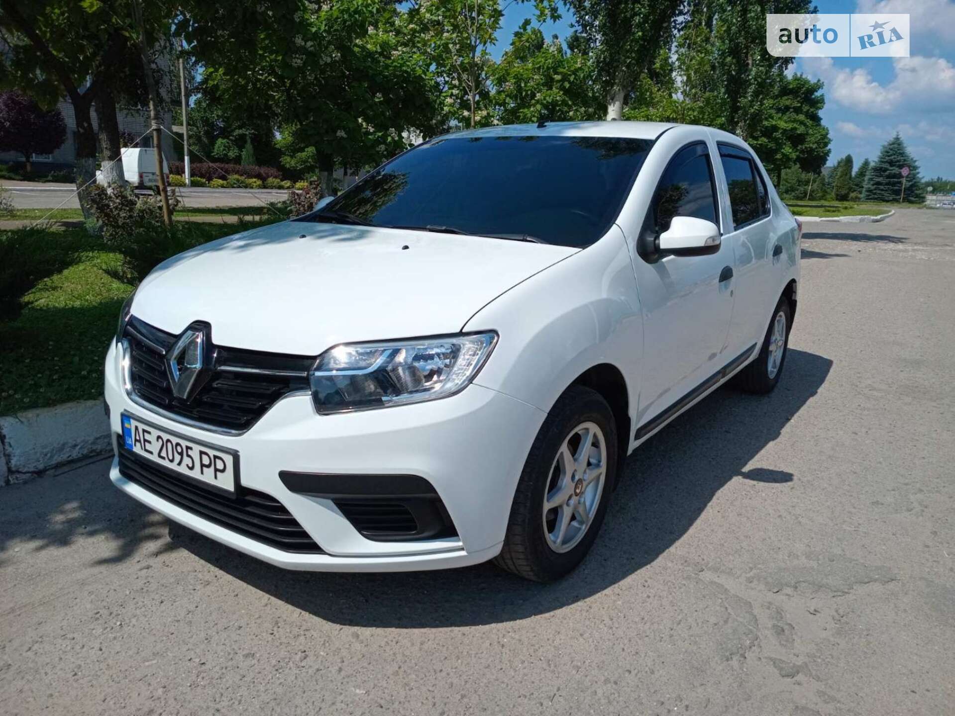 RENAULT LOGAN 2018
