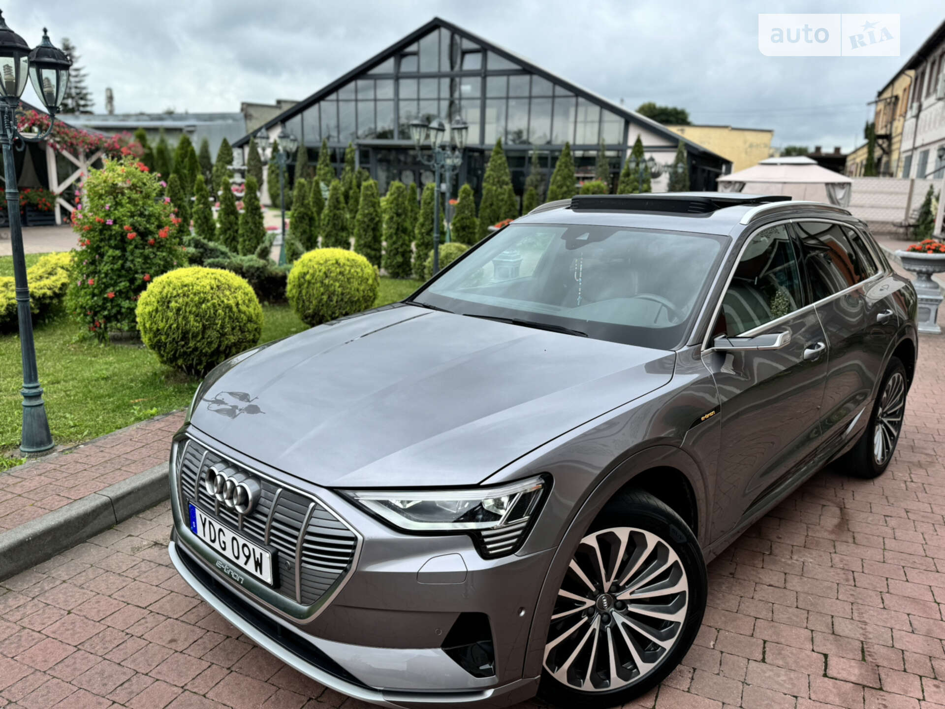 Головне фото звіту автомобіля AUDI E-TRON 2019