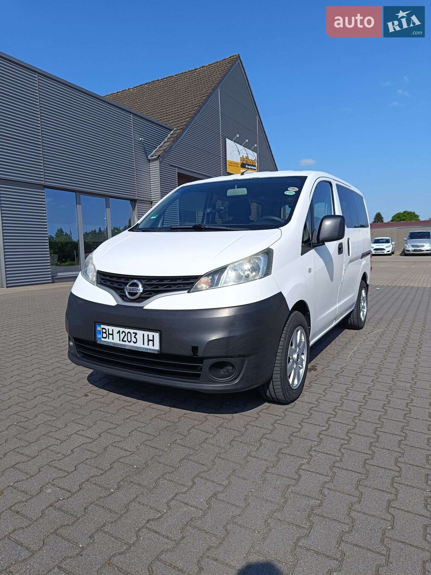 NISSAN NV 200 2011
