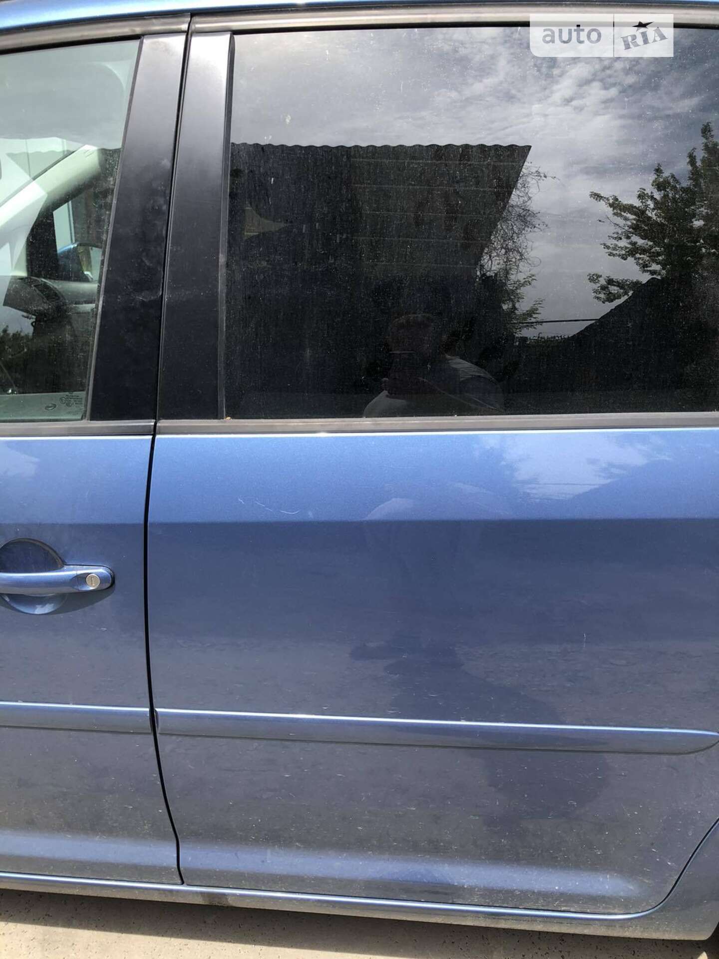 VOLKSWAGEN TOURAN 2011