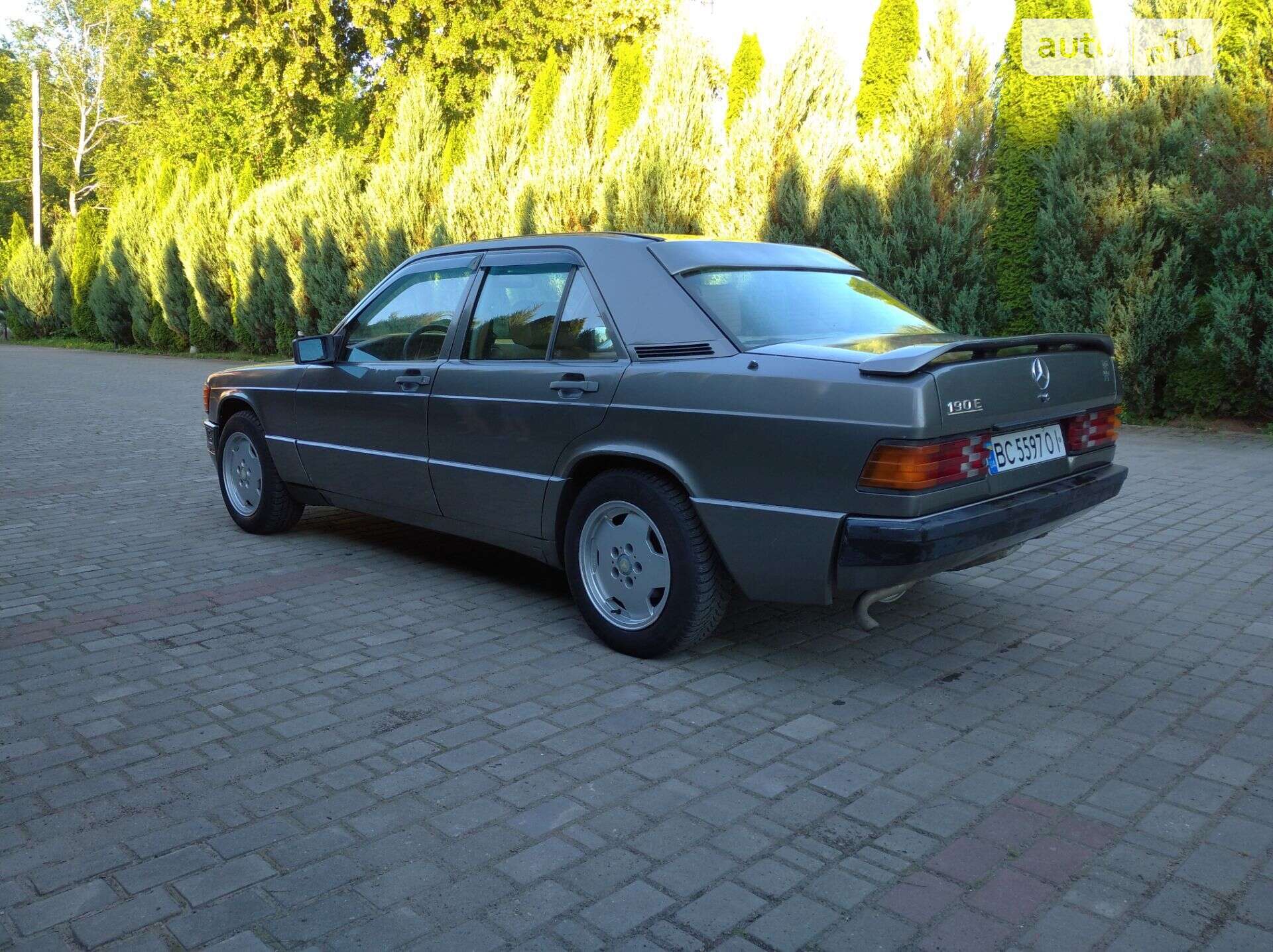 MERCEDES-BENZ 190 1985