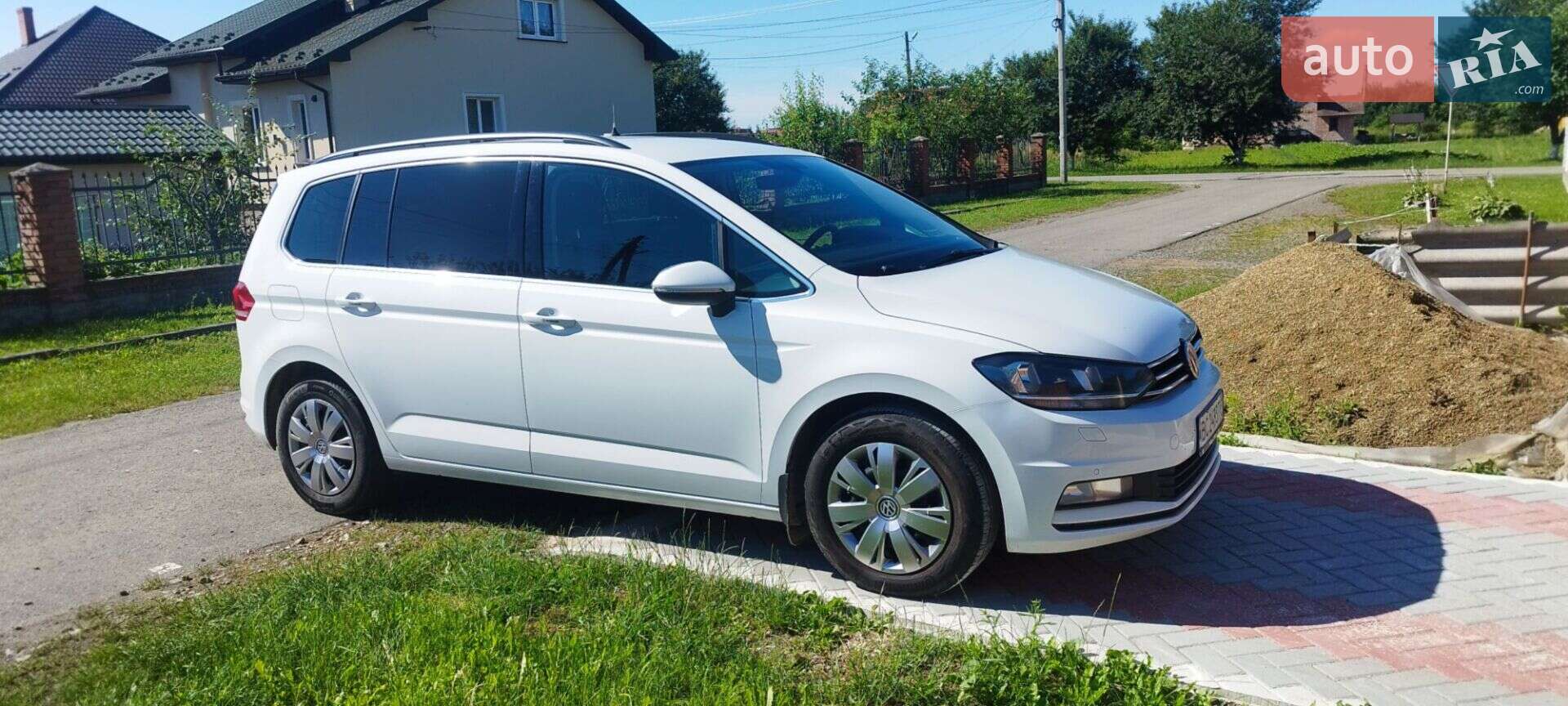 VOLKSWAGEN TOURAN 2016