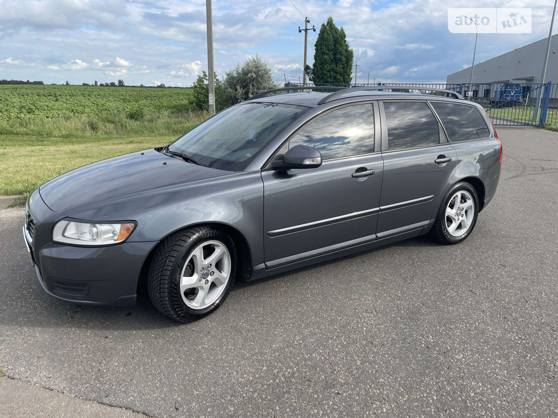 Головне фото звіту автомобіля VOLVO V50 2011