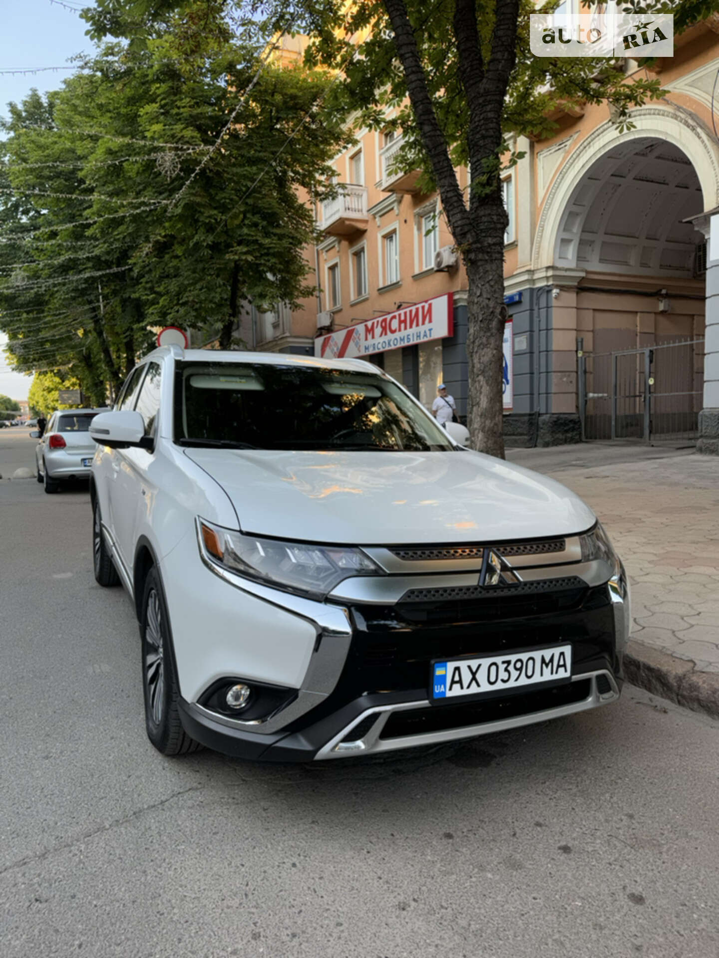 MITSUBISHI OUTLANDER