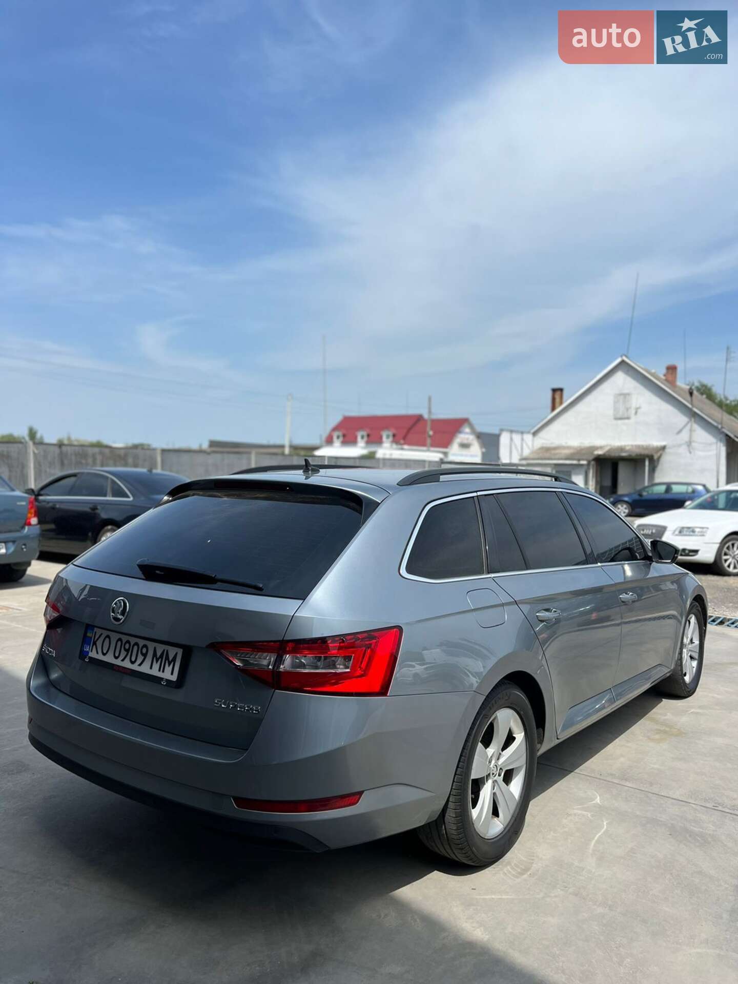 Головне фото звіту автомобіля SKODA SUPERB 2016
