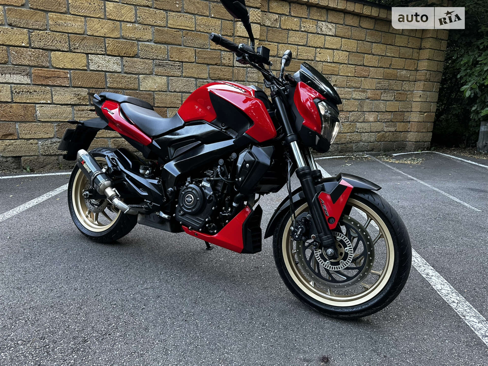 BAJAJ DOMINAR 400 2018
