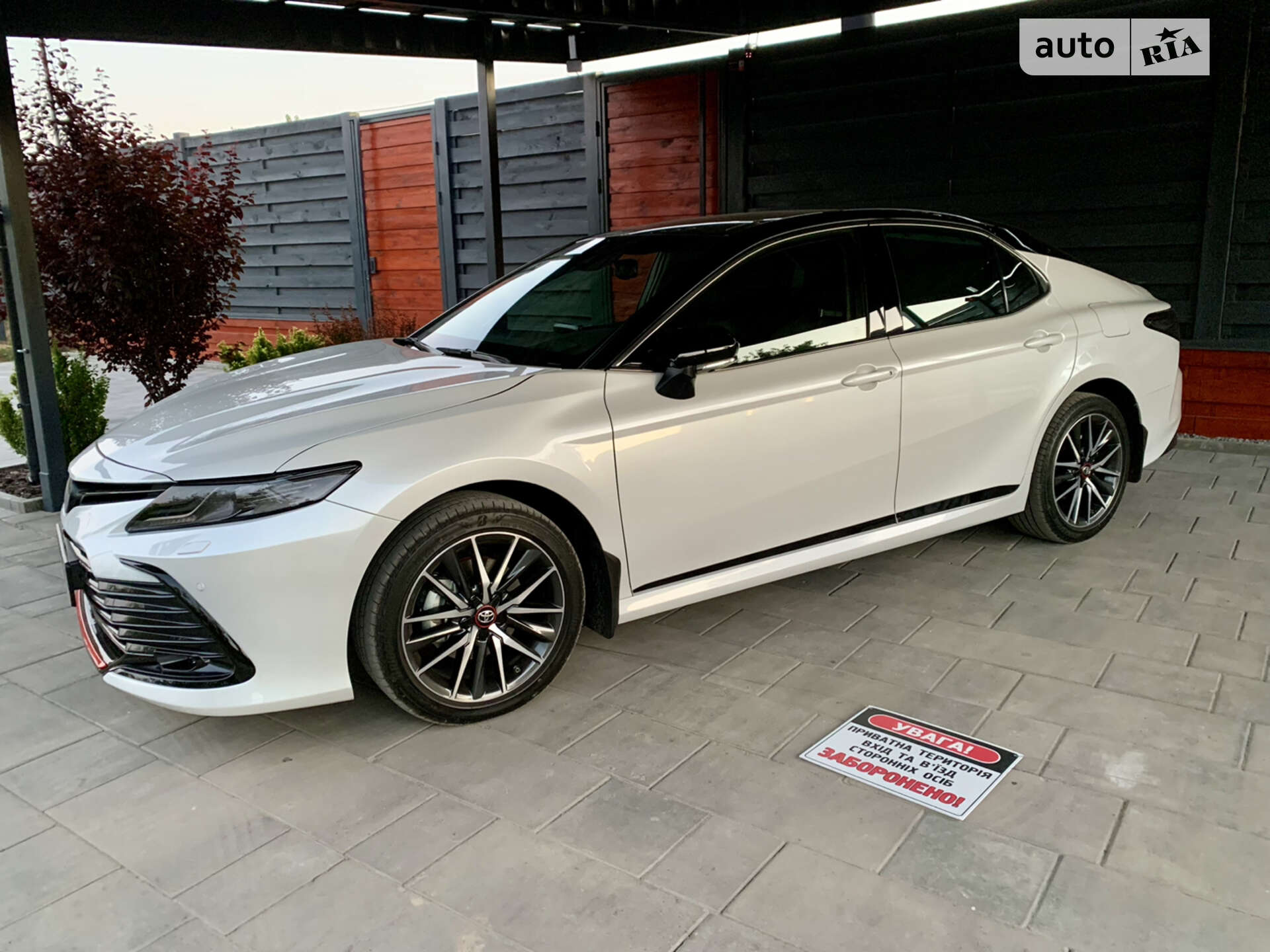 TOYOTA CAMRY
