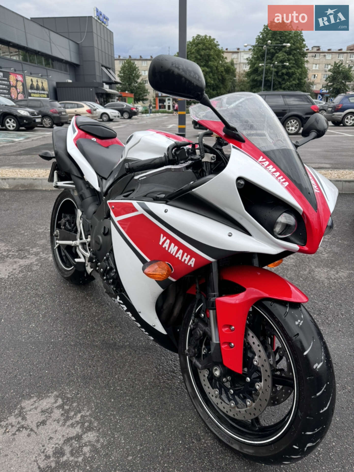 YAMAHA YZF-R1 2010