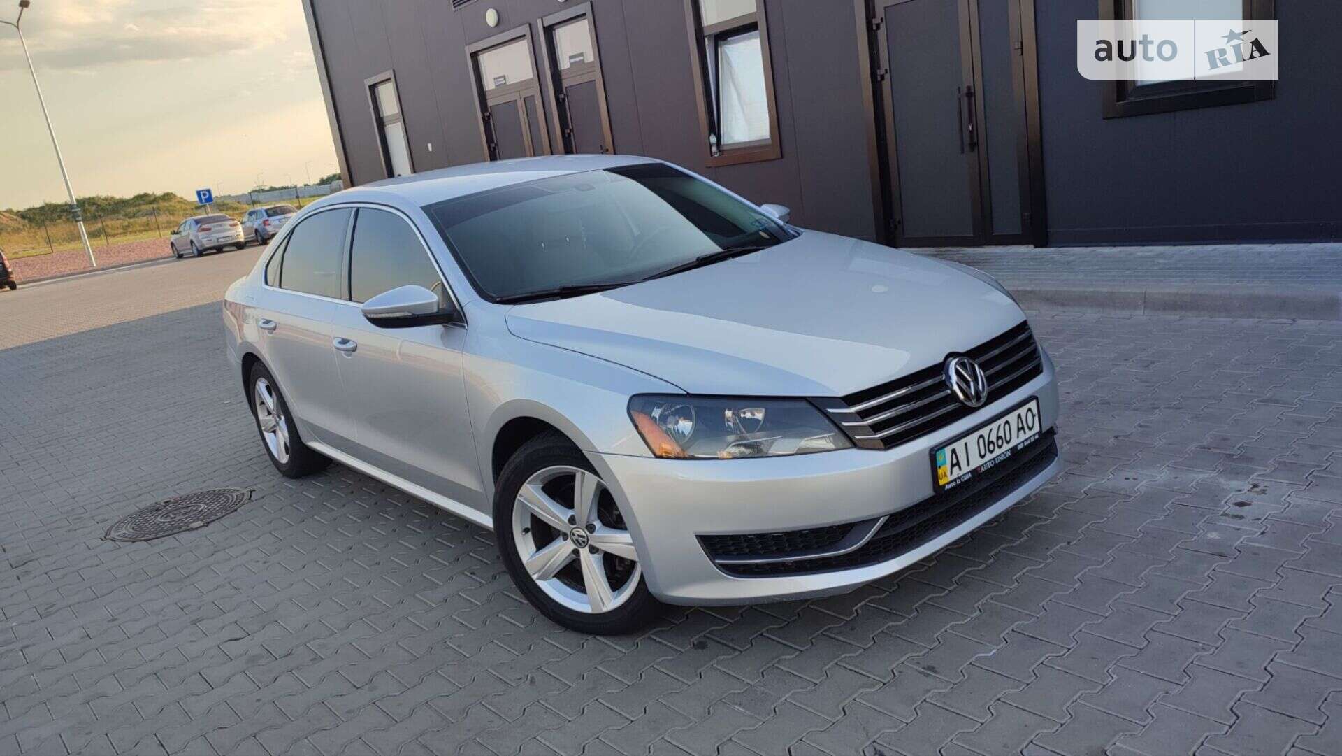 VOLKSWAGEN PASSAT 2012