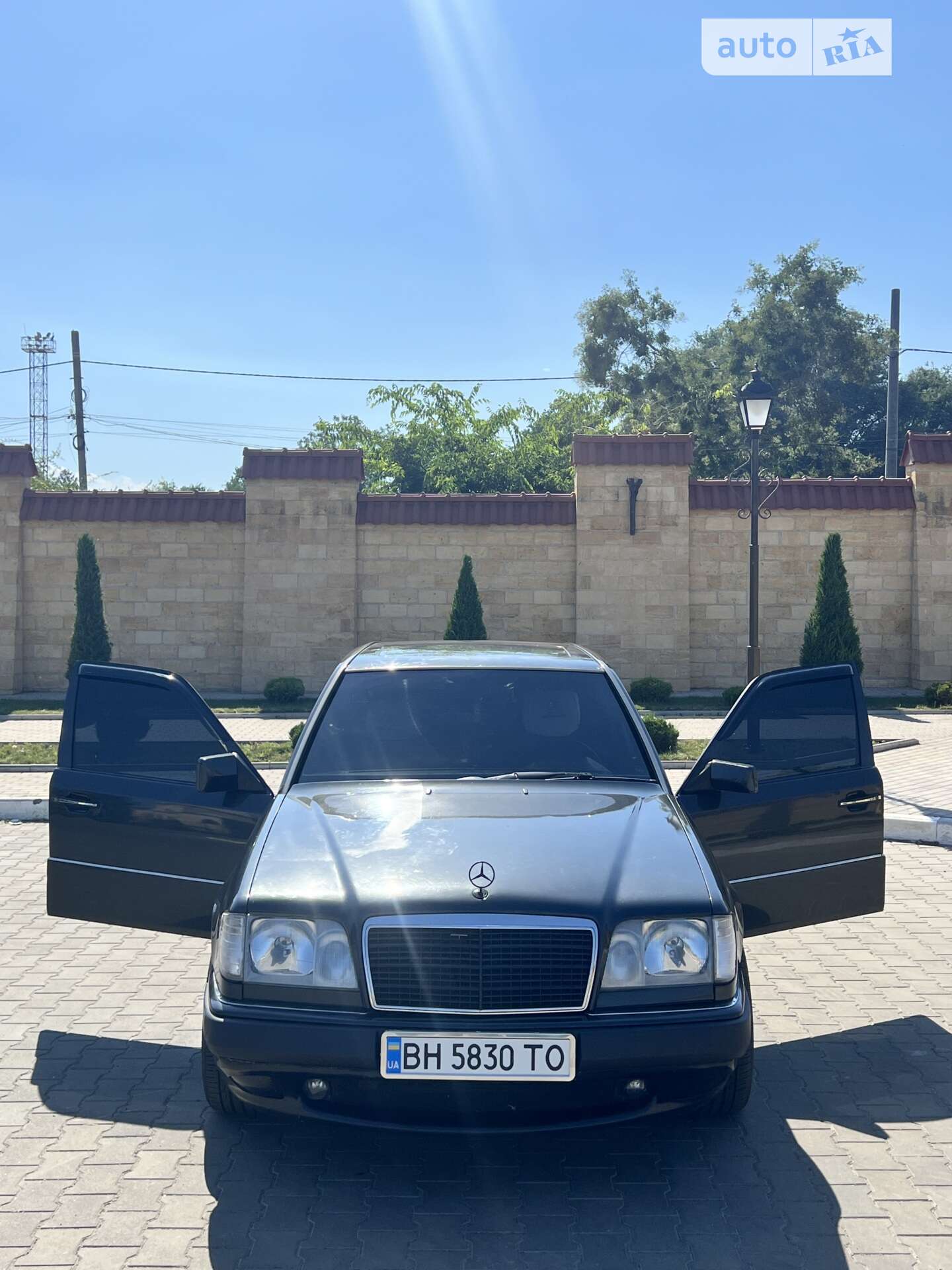 MERCEDES-BENZ 220 1994