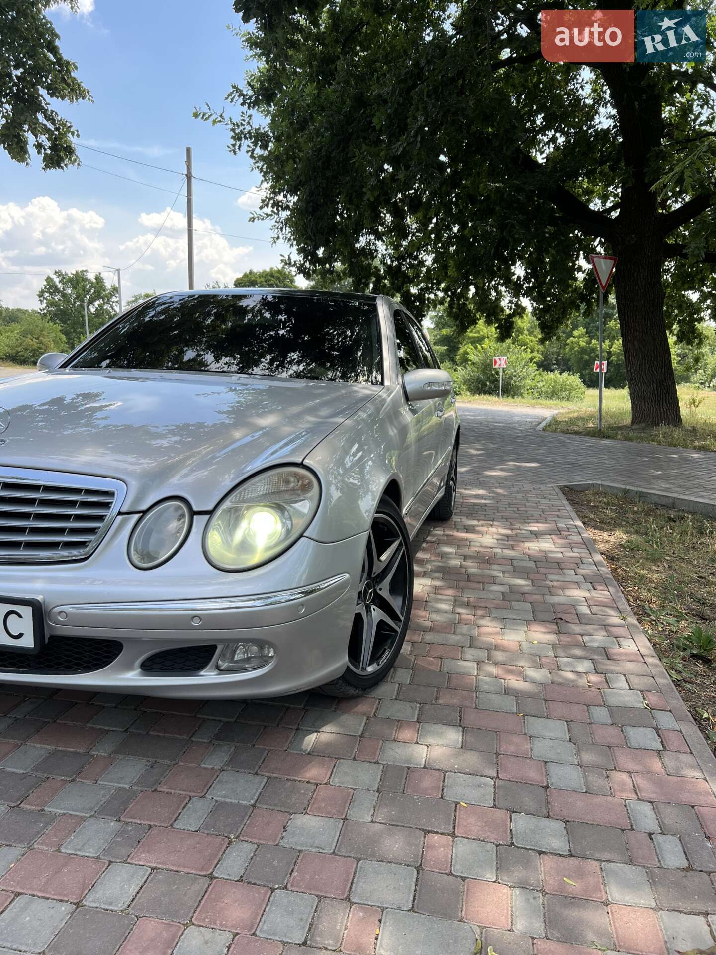 MERCEDES-BENZ E 200