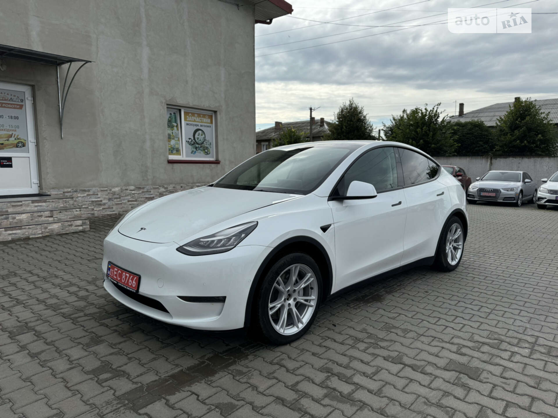 Головне фото звіту автомобіля TESLA MODEL Y 2021