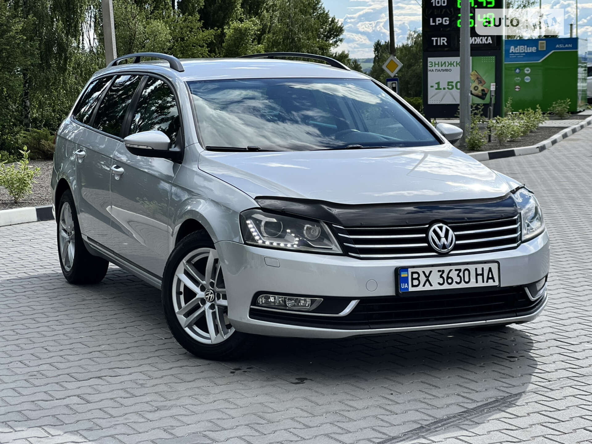 VOLKSWAGEN PASSAT 2011