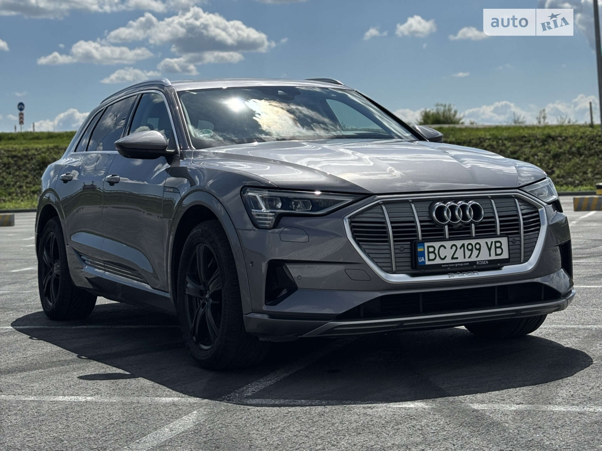 Головне фото звіту автомобіля AUDI E-TRON 2019