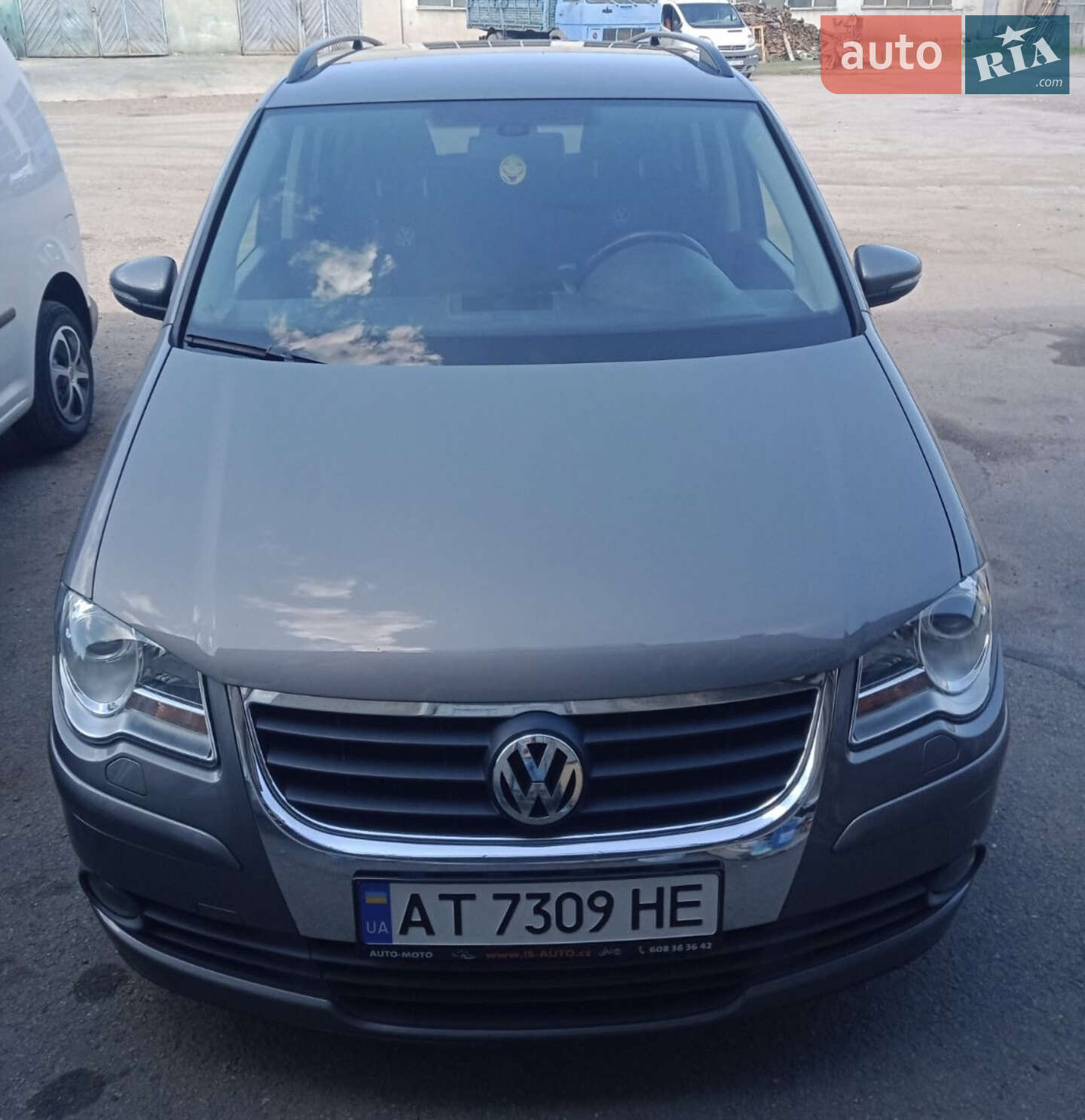 VOLKSWAGEN TOURAN 2010