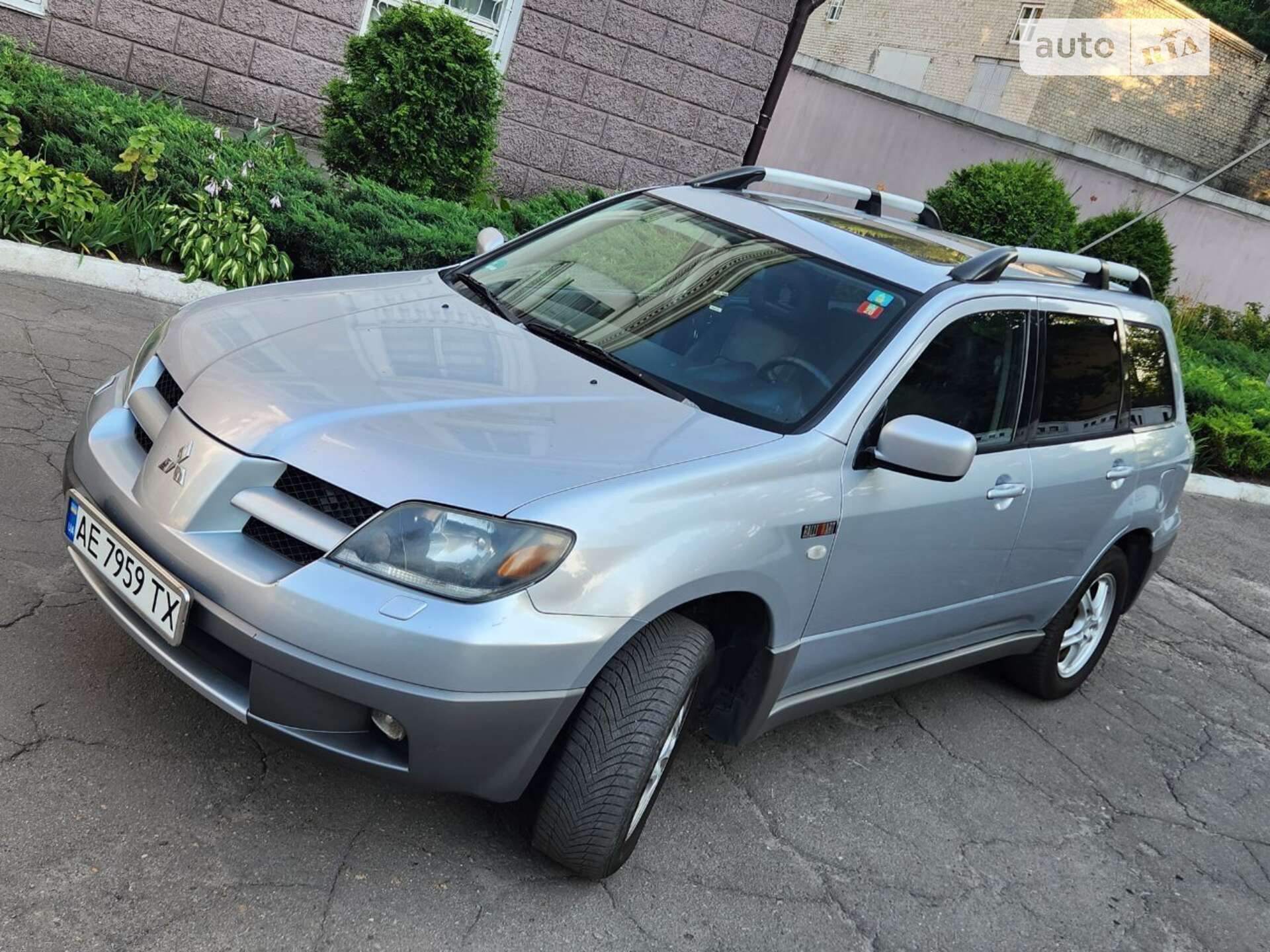 MITSUBISHI OUTLANDER 2003