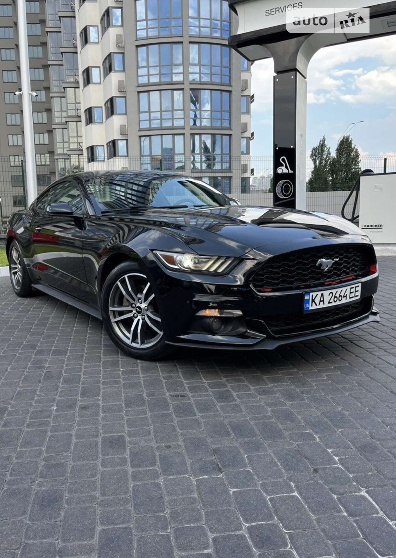 FORD MUSTANG