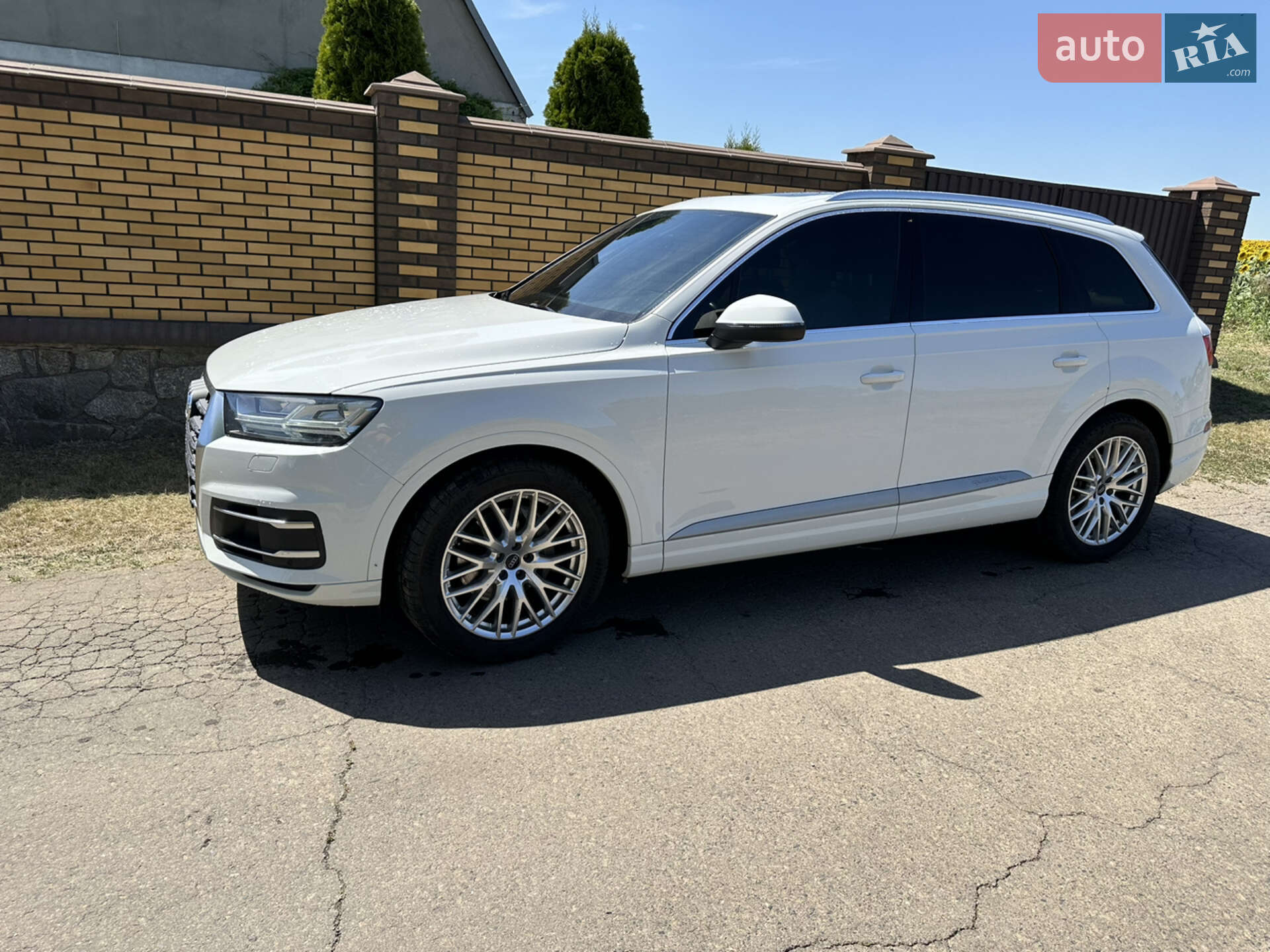 Головне фото звіту автомобіля AUDI Q7 2015