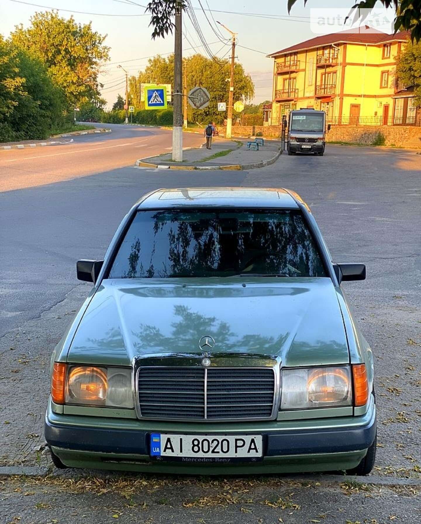 MERCEDES-BENZ 200 1989