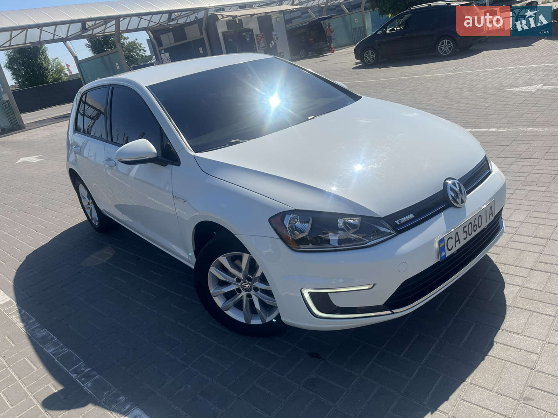 VOLKSWAGEN E-GOLF 2015