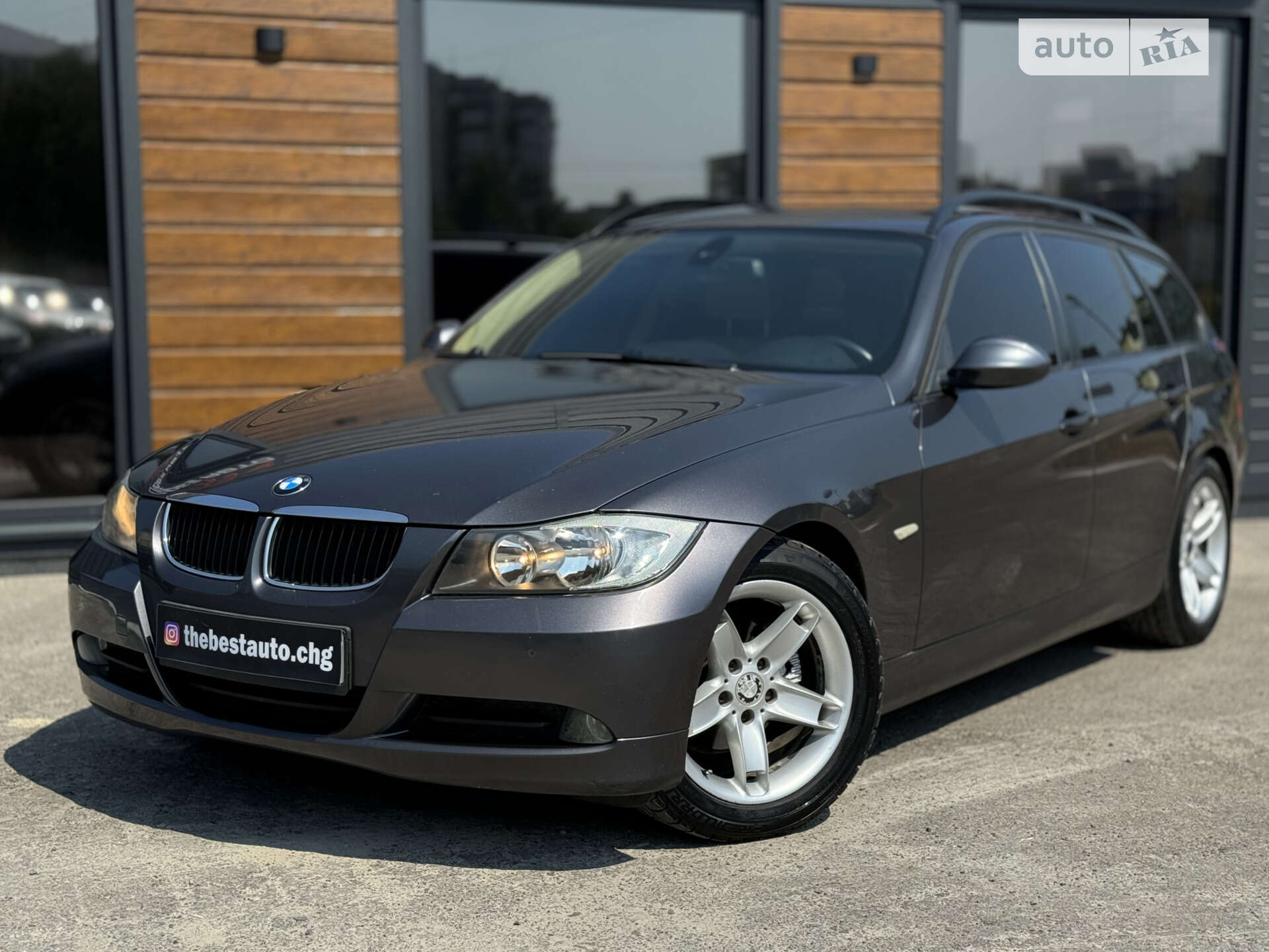Головне фото звіту автомобіля BMW 320 2006